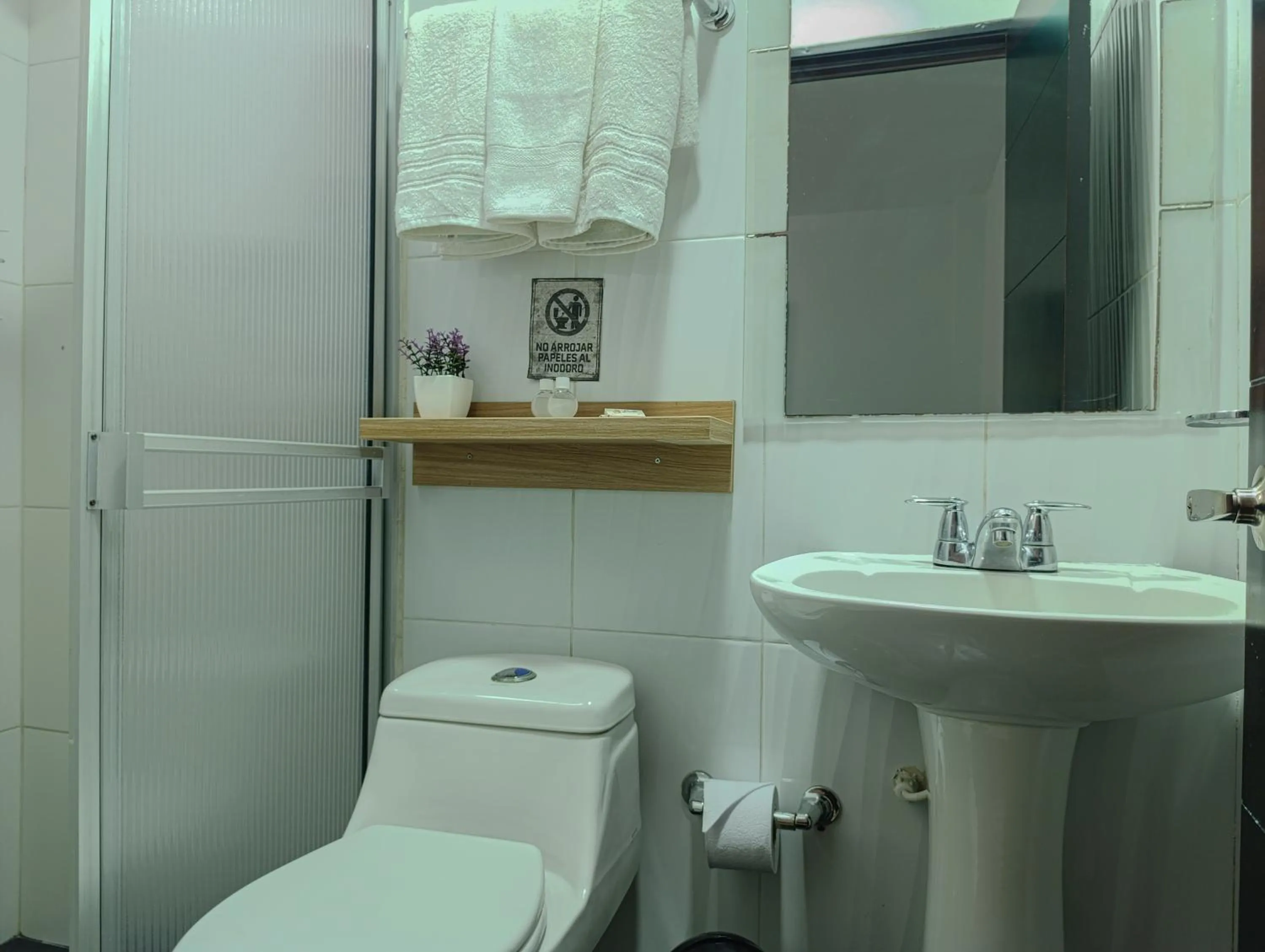 Public Bath in Hotel Volare