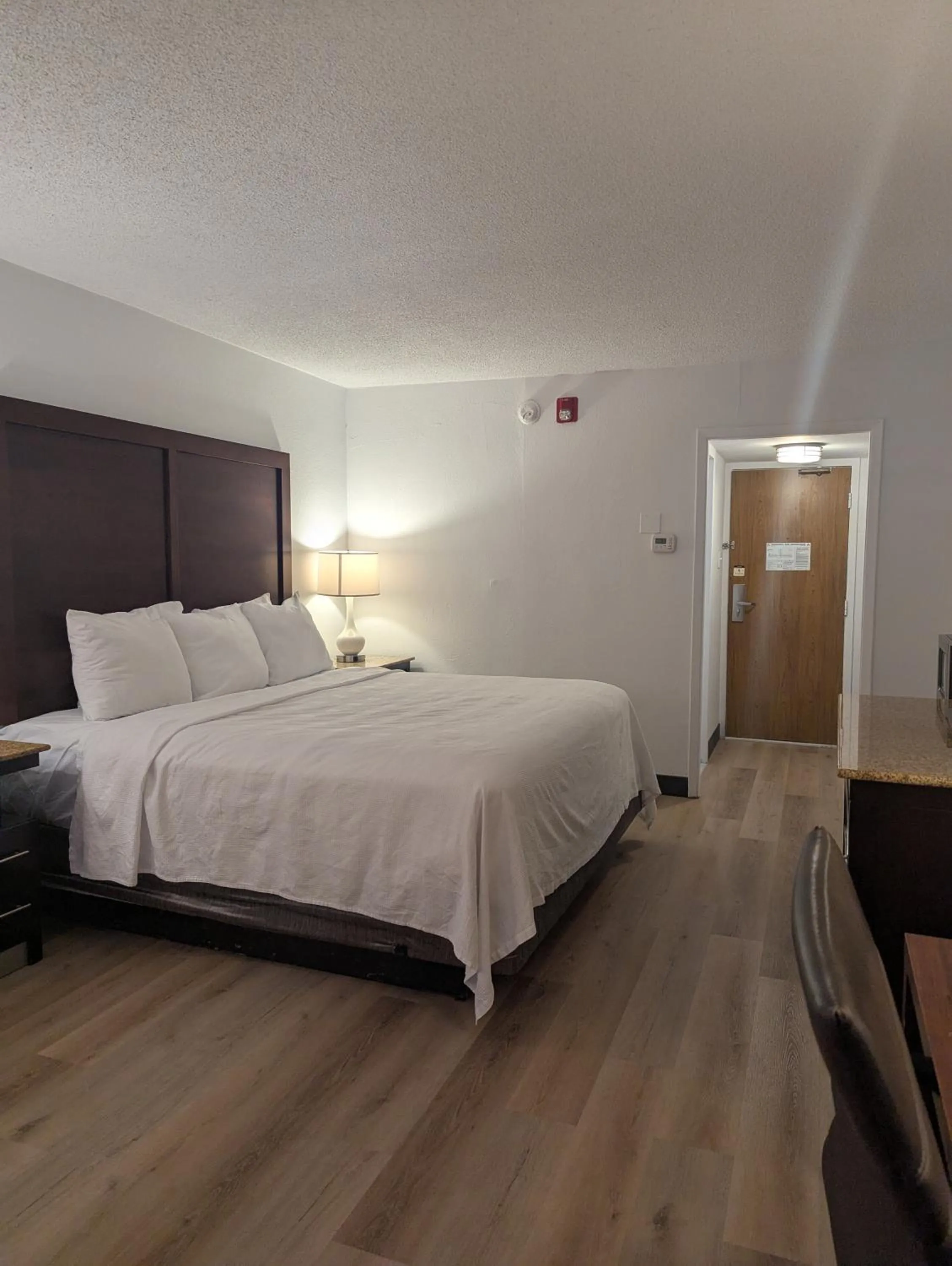 Bed in Plaza Hotel Denver Central