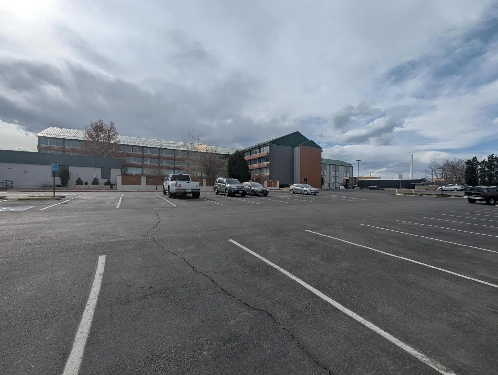 Parking in Plaza Hotel Denver Central