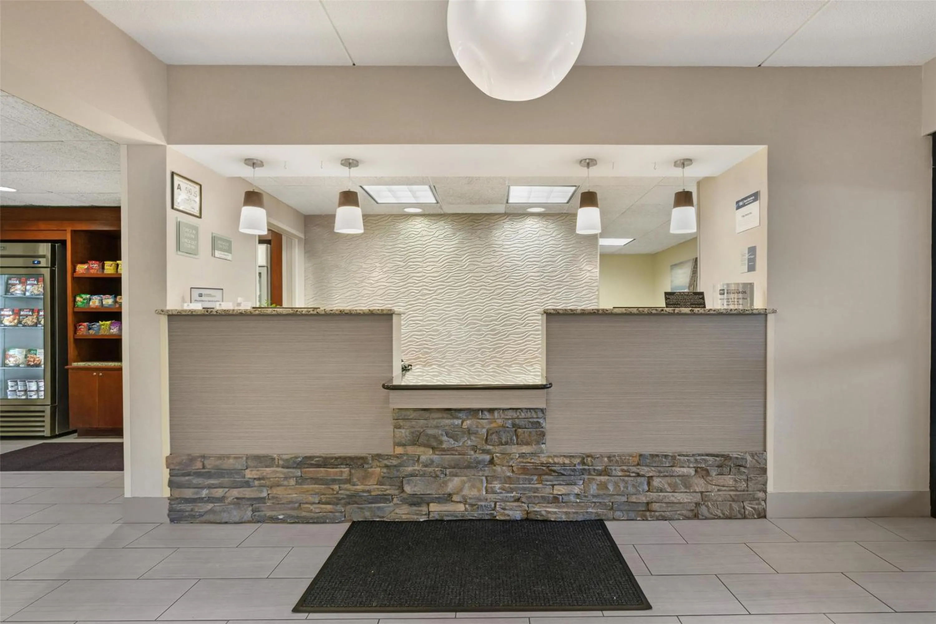 Lobby or reception in Best Western Plus Wilmington / Wrightsville Beach