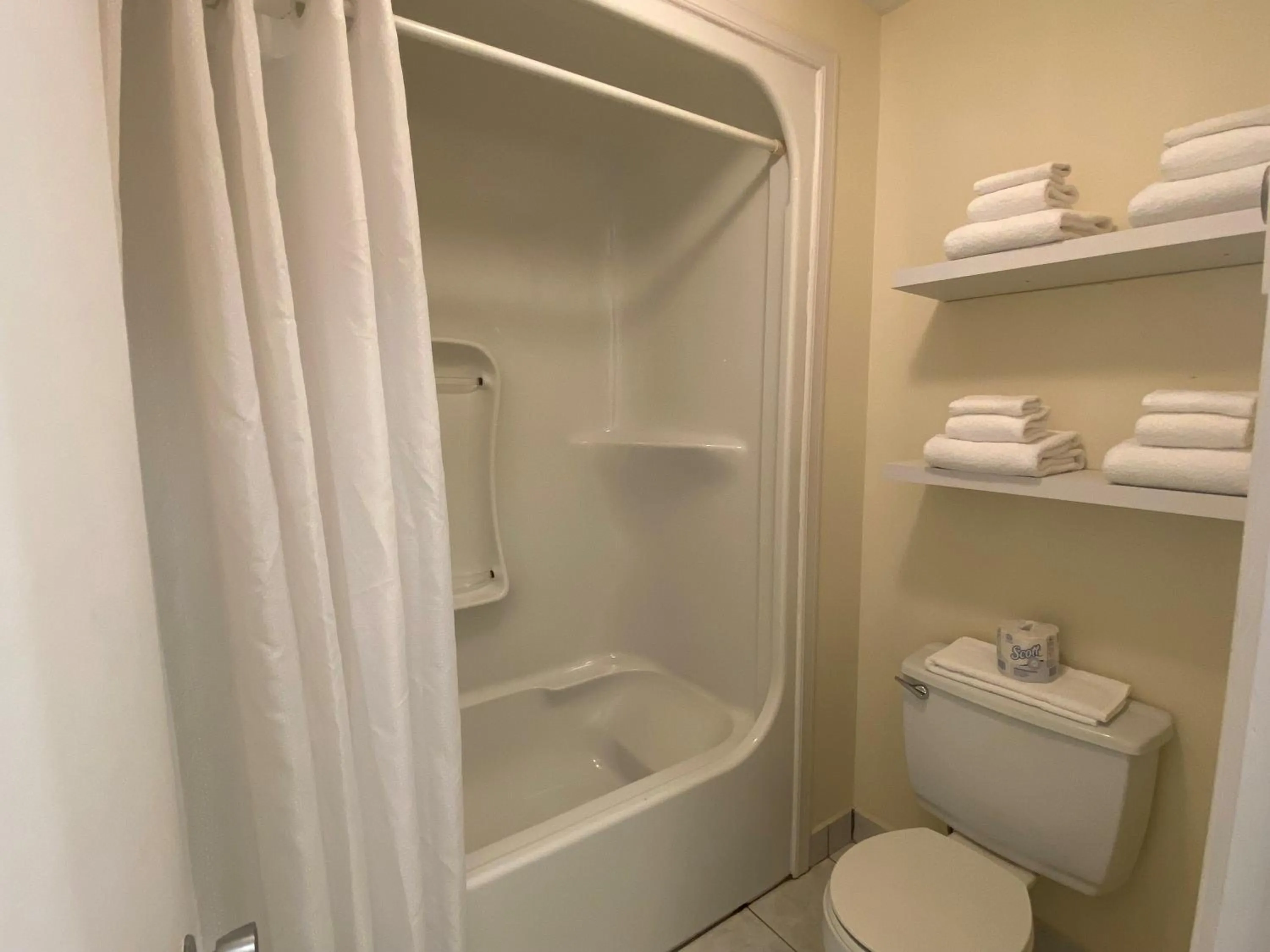 Bathroom in Hôtel Centre-Ville