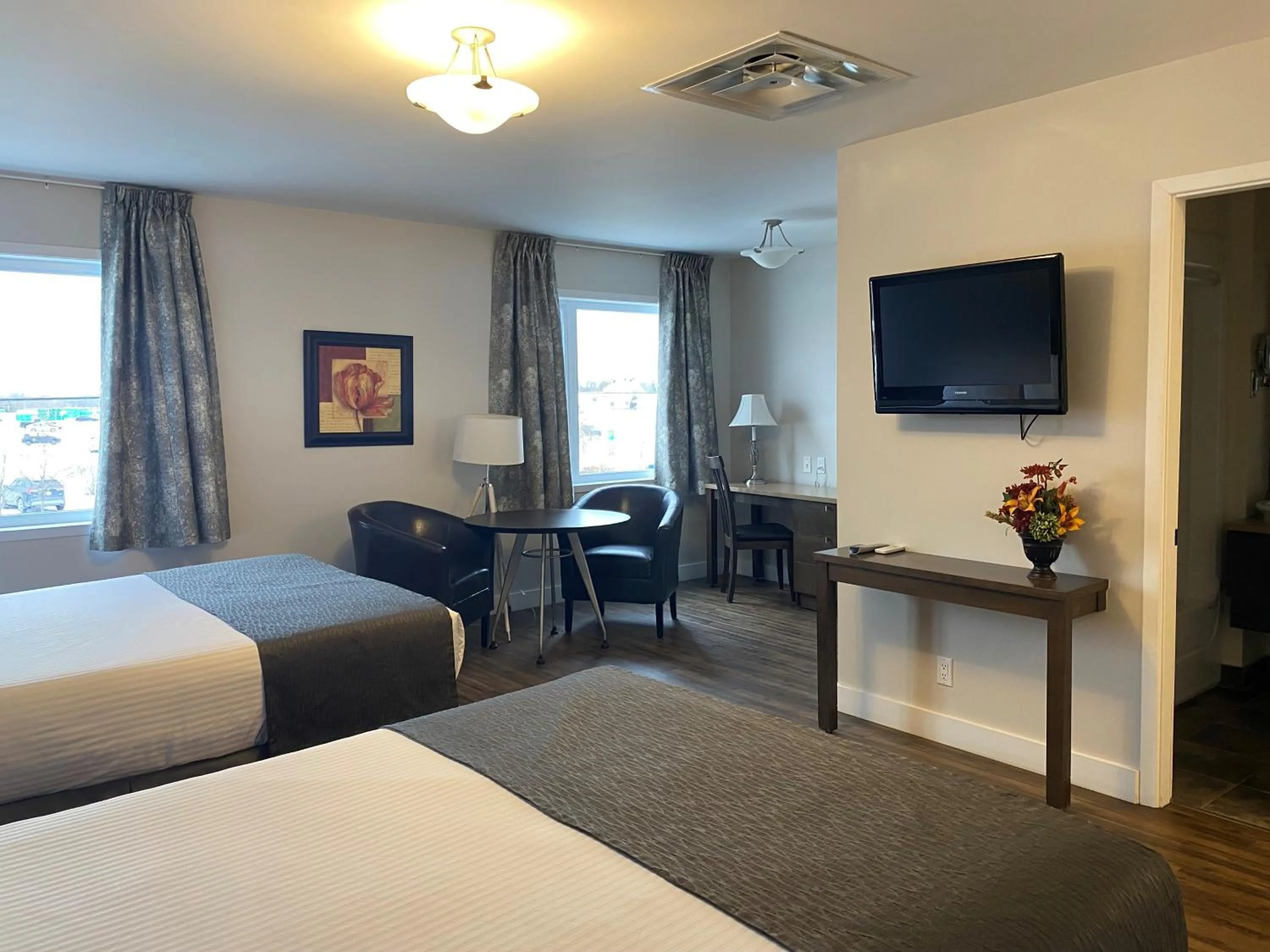 Photo of the whole room, Bed in Hôtel Centre-Ville