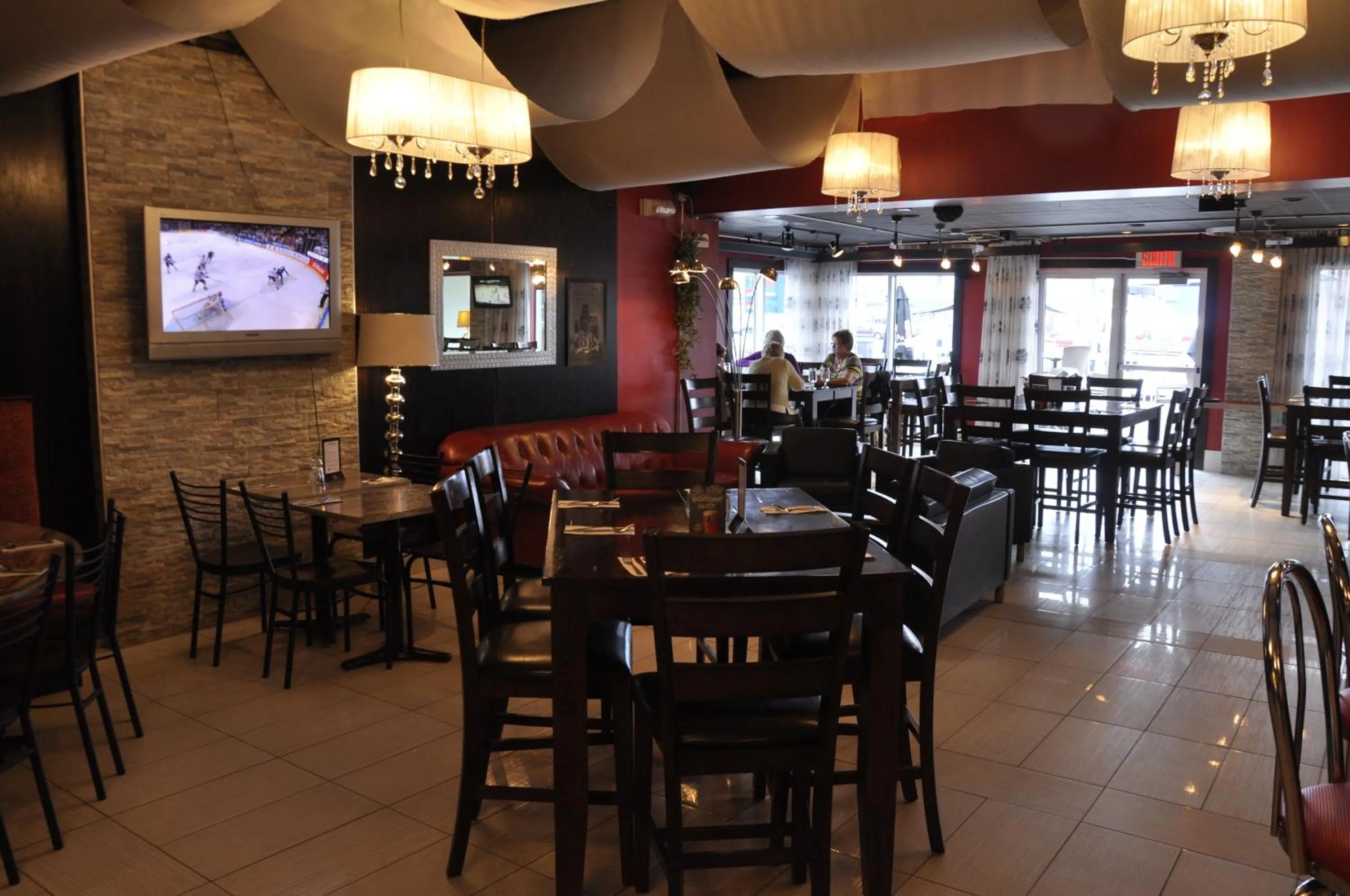 Lounge or bar in Hôtel Centre-Ville