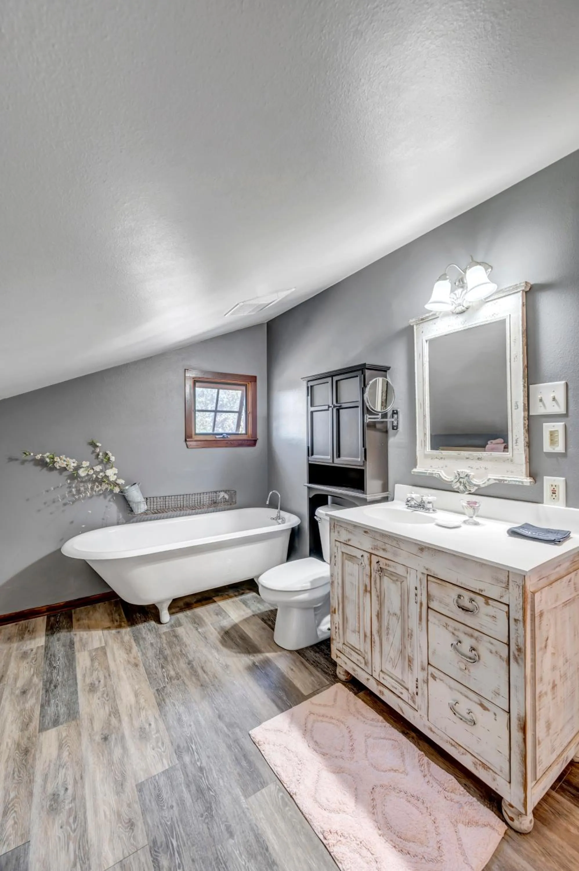 Bath in Full Moon Inn