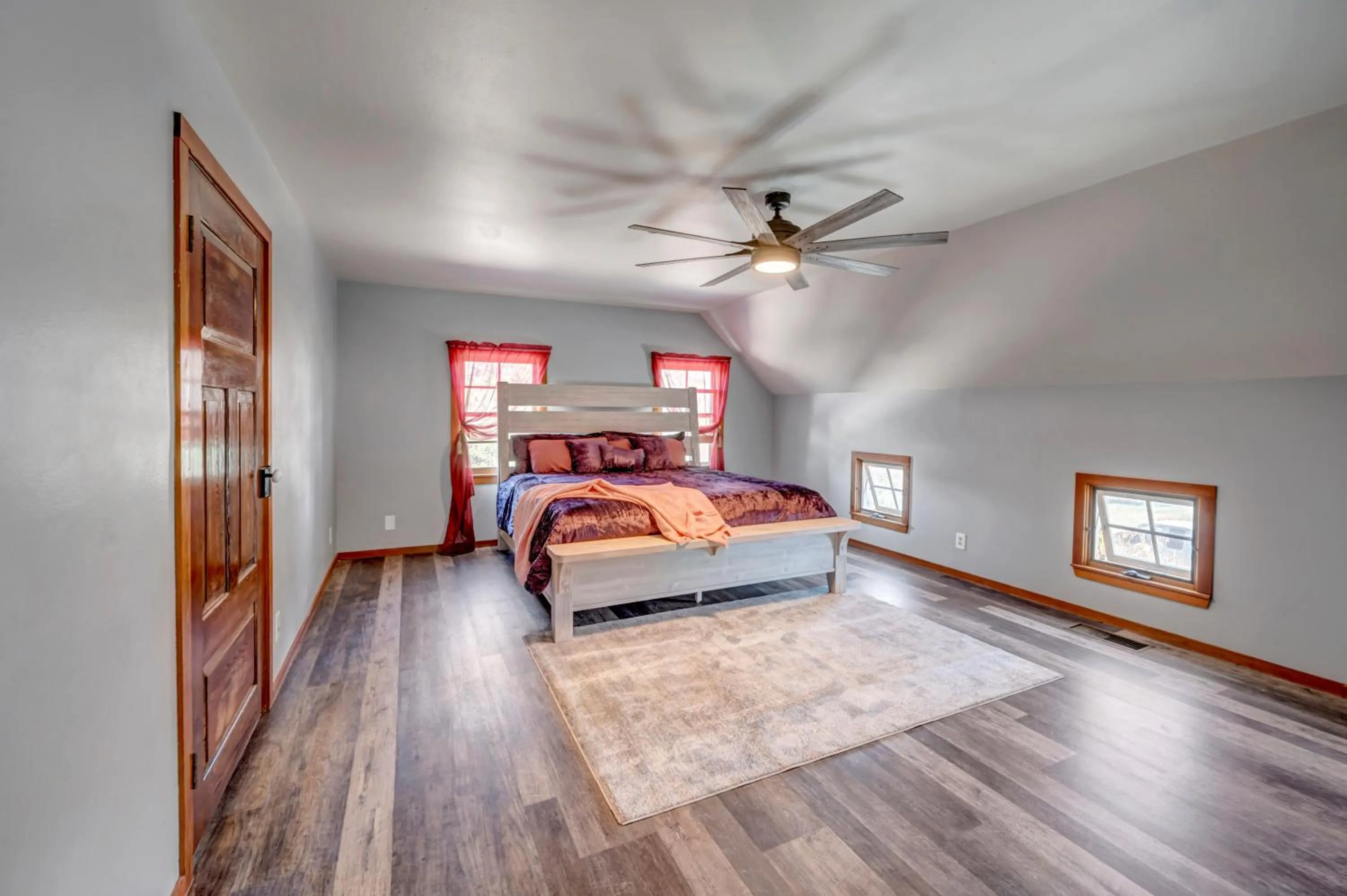 Bedroom, Bed in Full Moon Inn