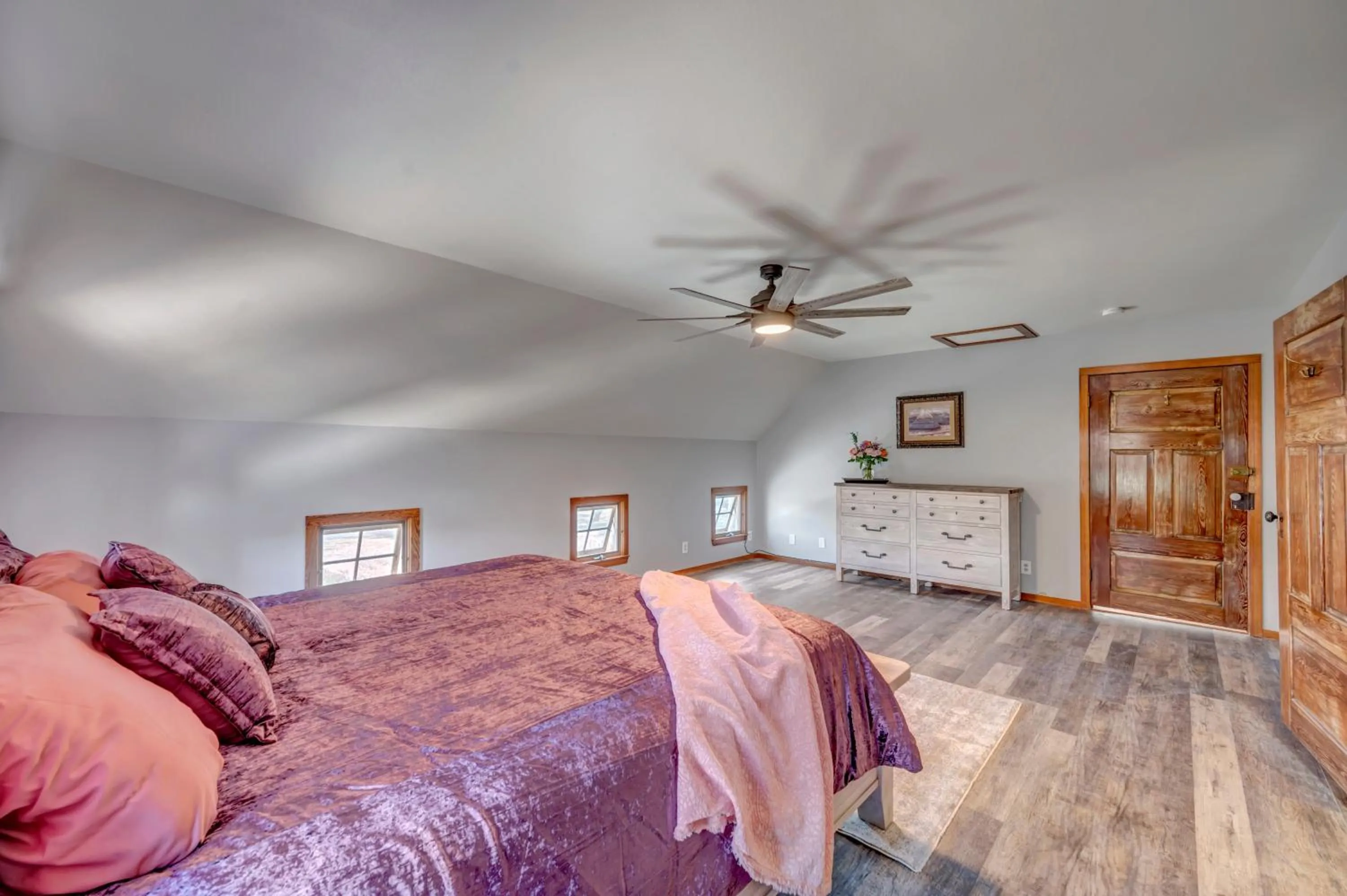 Bedroom, Bed in Full Moon Inn