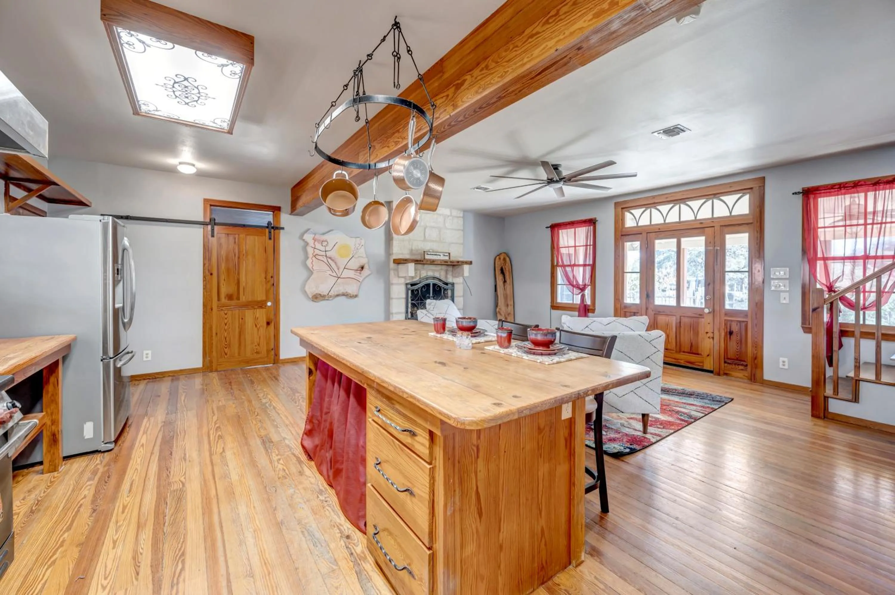 Dining area in Full Moon Inn