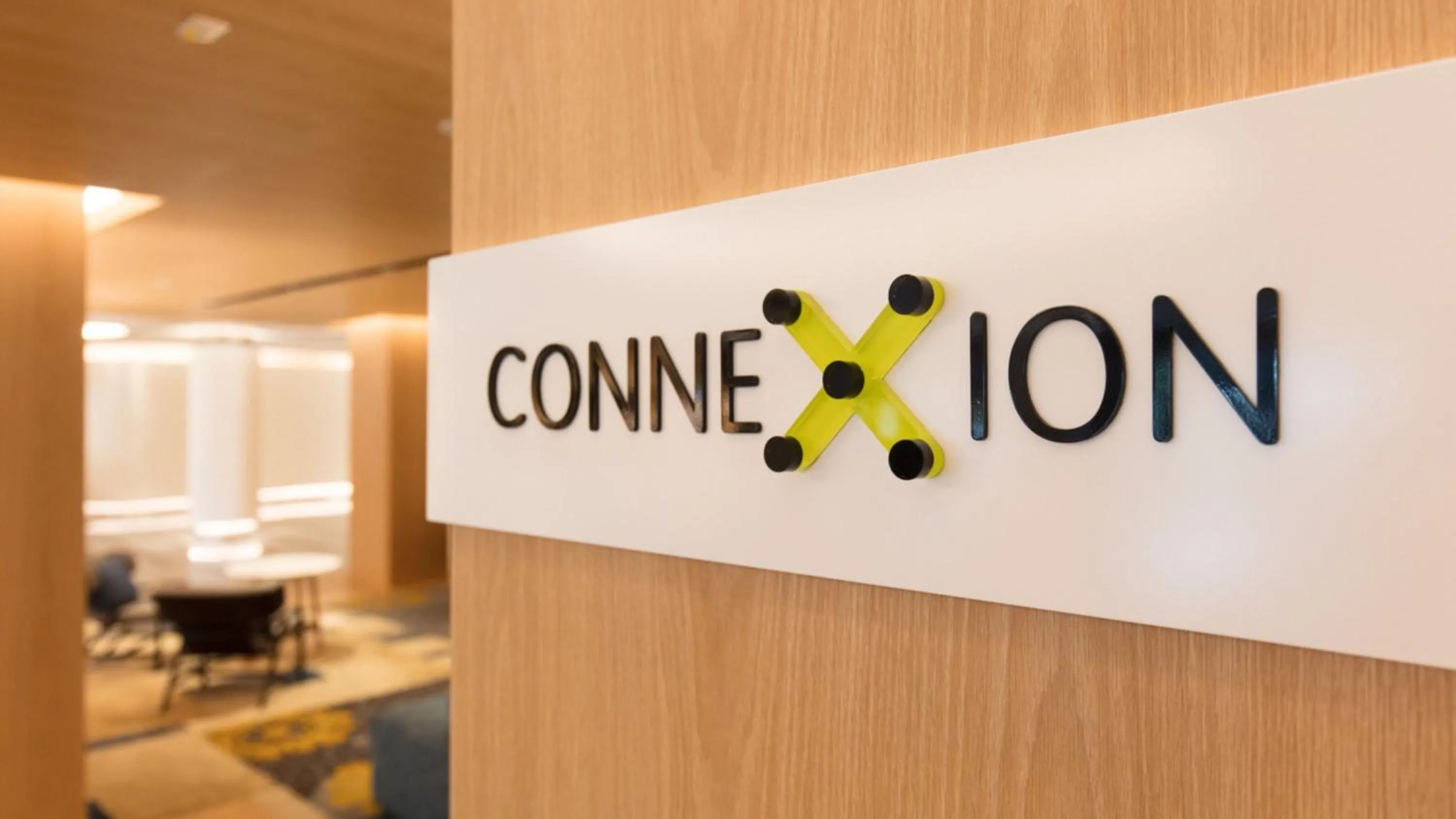 Restaurant/places to eat in Holiday Inn Bangkok by IHG