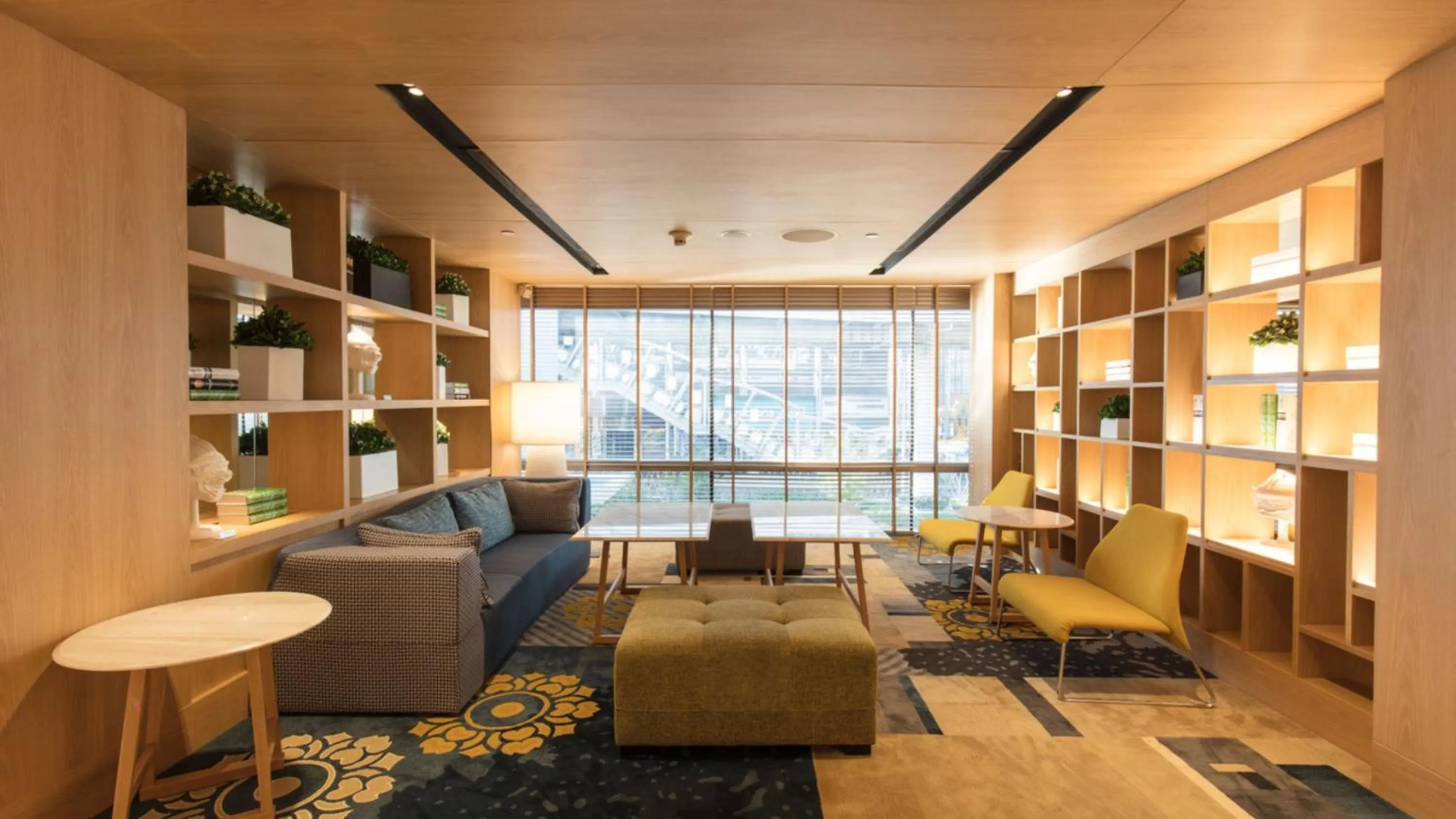 Restaurant/places to eat in Holiday Inn Bangkok by IHG