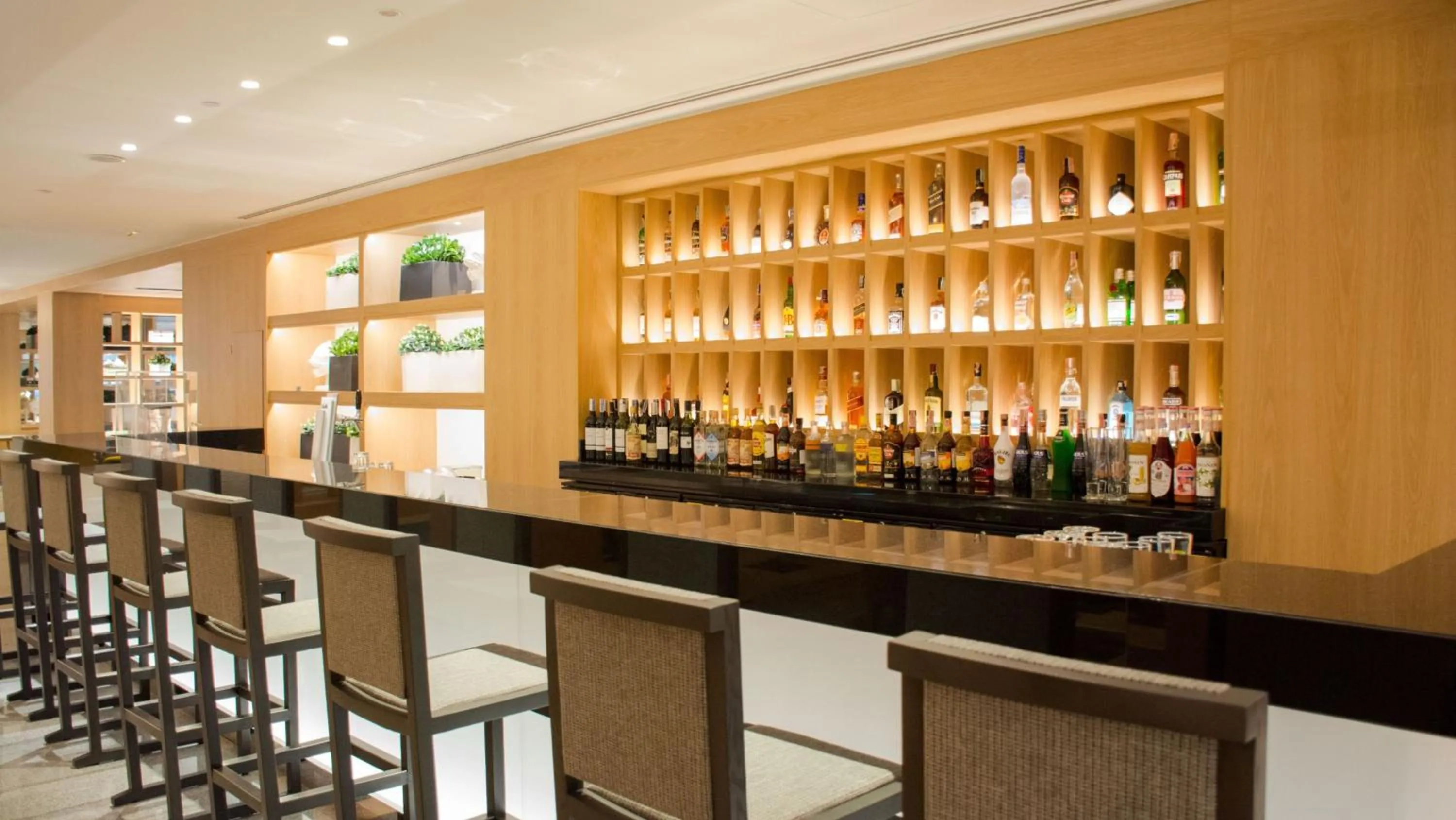 Restaurant/places to eat in Holiday Inn Bangkok by IHG