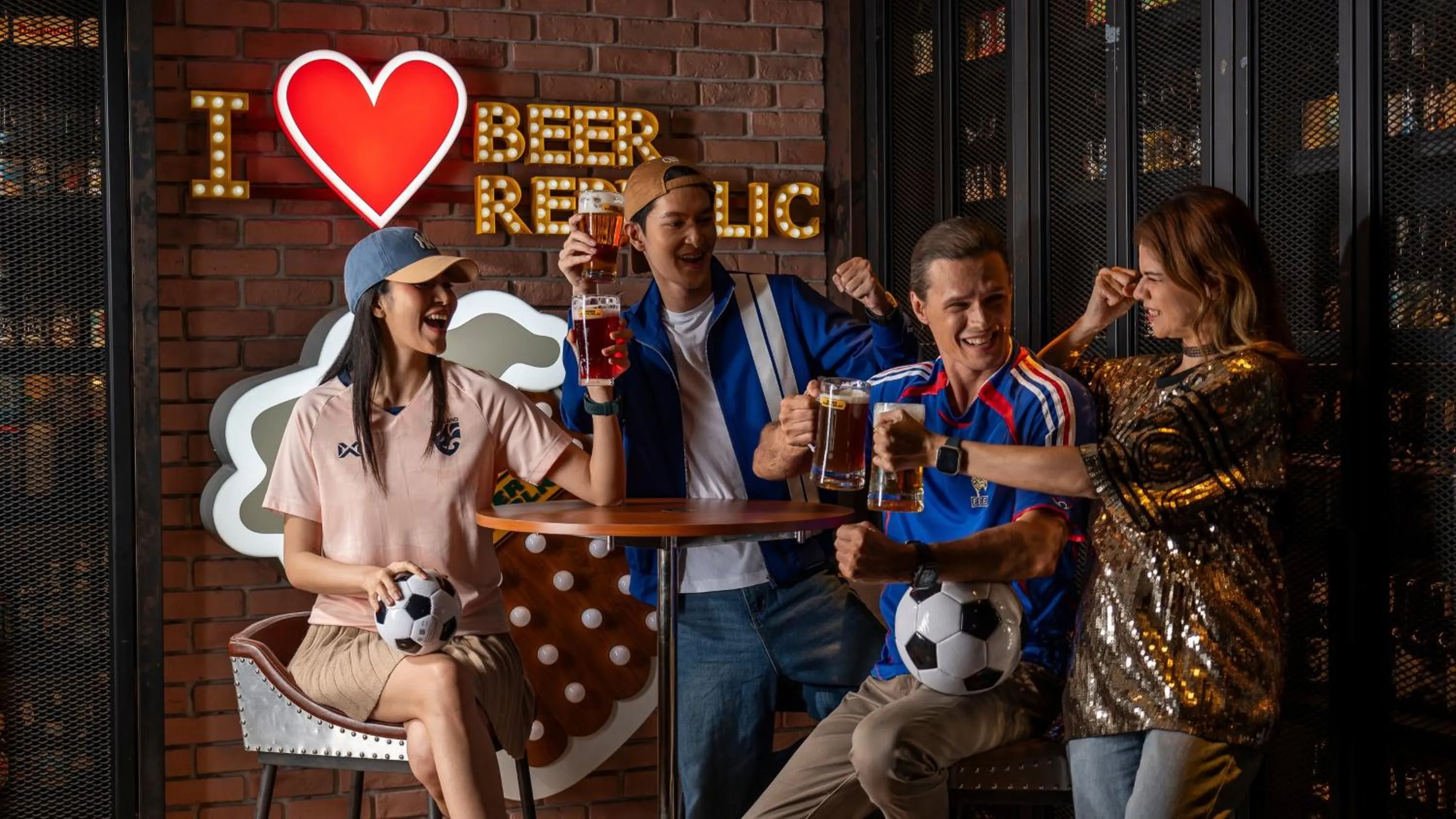 Restaurant/places to eat in Holiday Inn Bangkok by IHG