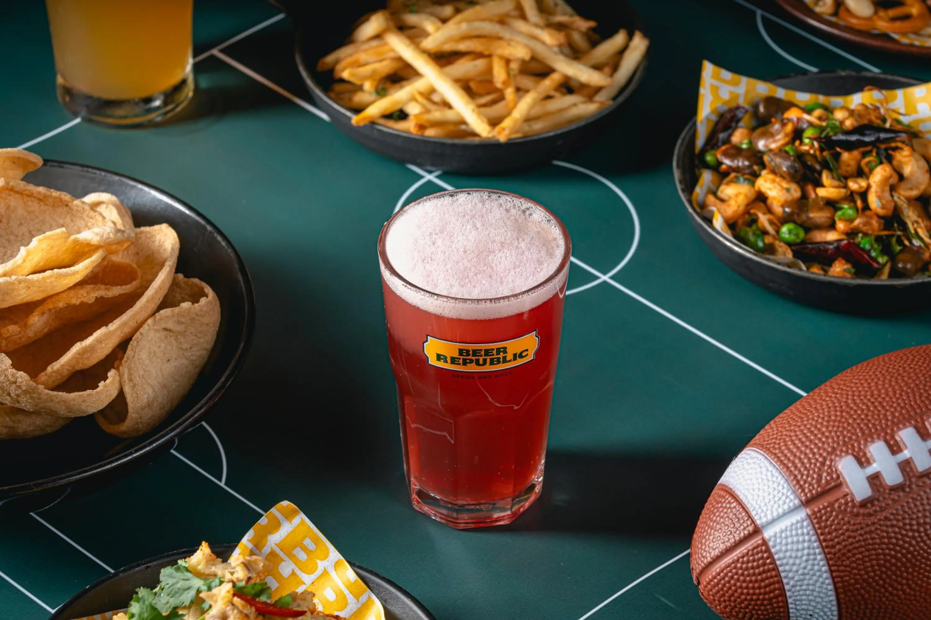 Restaurant/places to eat in Holiday Inn Bangkok by IHG