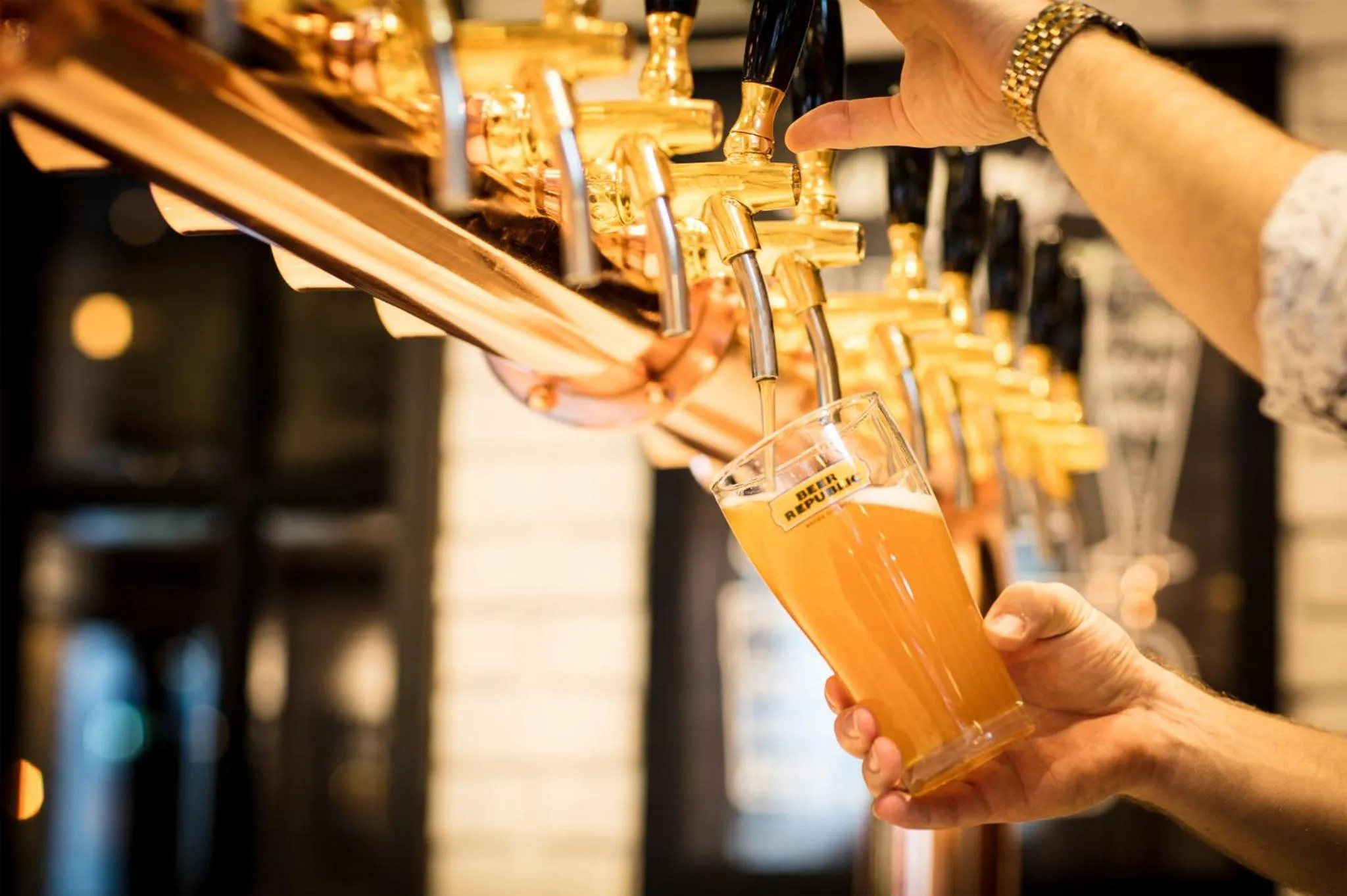 Restaurant/places to eat in Holiday Inn Bangkok by IHG