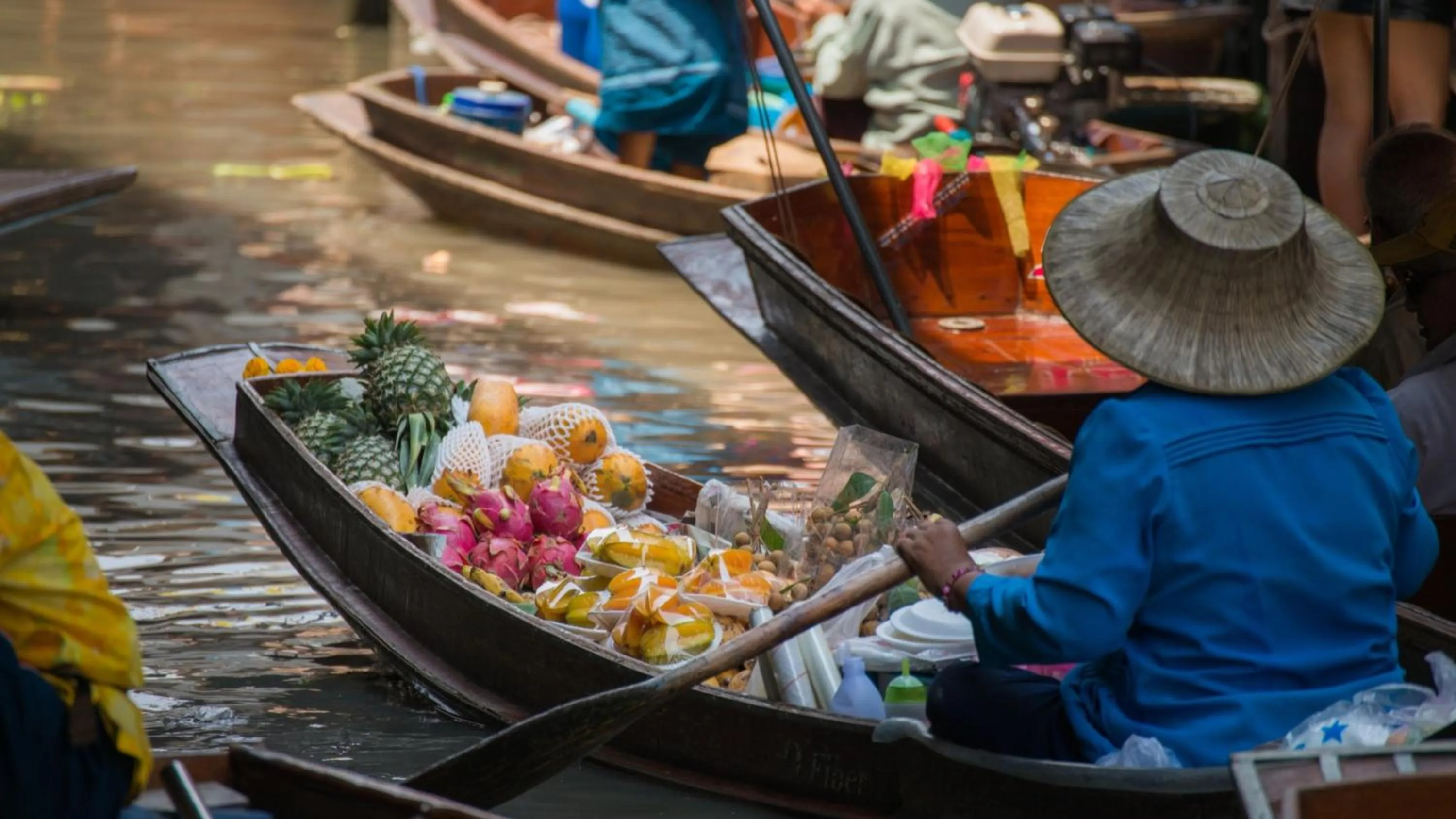 Area and facilities in Holiday Inn Bangkok by IHG