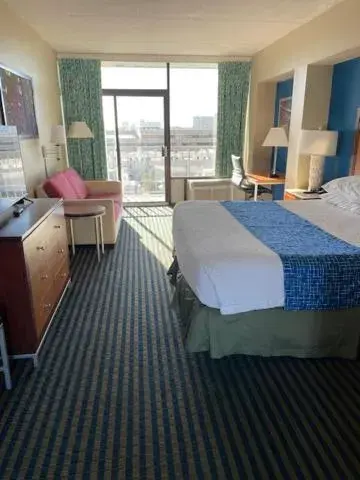 King Room with Balcony and Partial Ocean View - Non-Smoking in Days Inn by Wyndham Virginia Beach At The Beach King Room with Balcony and Partial Ocean View - Non-Smoking in Days Inn by Wyndham Virginia Beach At The Beach