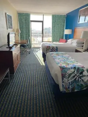 Queen Room with Balcony and Partial Ocean View - Non-Smoking in Days Inn by Wyndham Virginia Beach At The Beach Queen Room with Balcony and Partial Ocean View - Non-Smoking in Days Inn by Wyndham Virginia Beach At The Beach