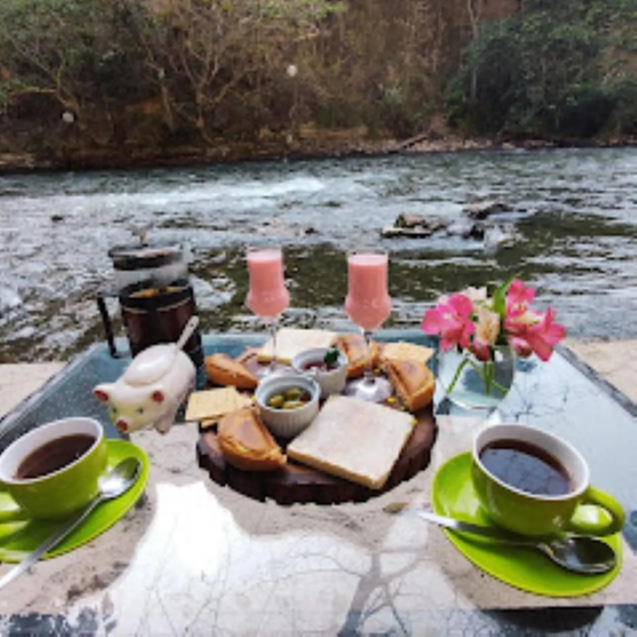 Restaurant/places to eat in Zoila's Suite Escape