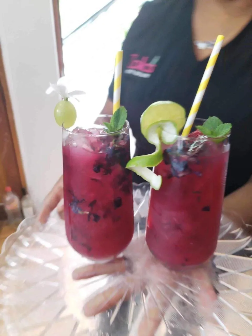 Drinks in Zoila's Suite Escape