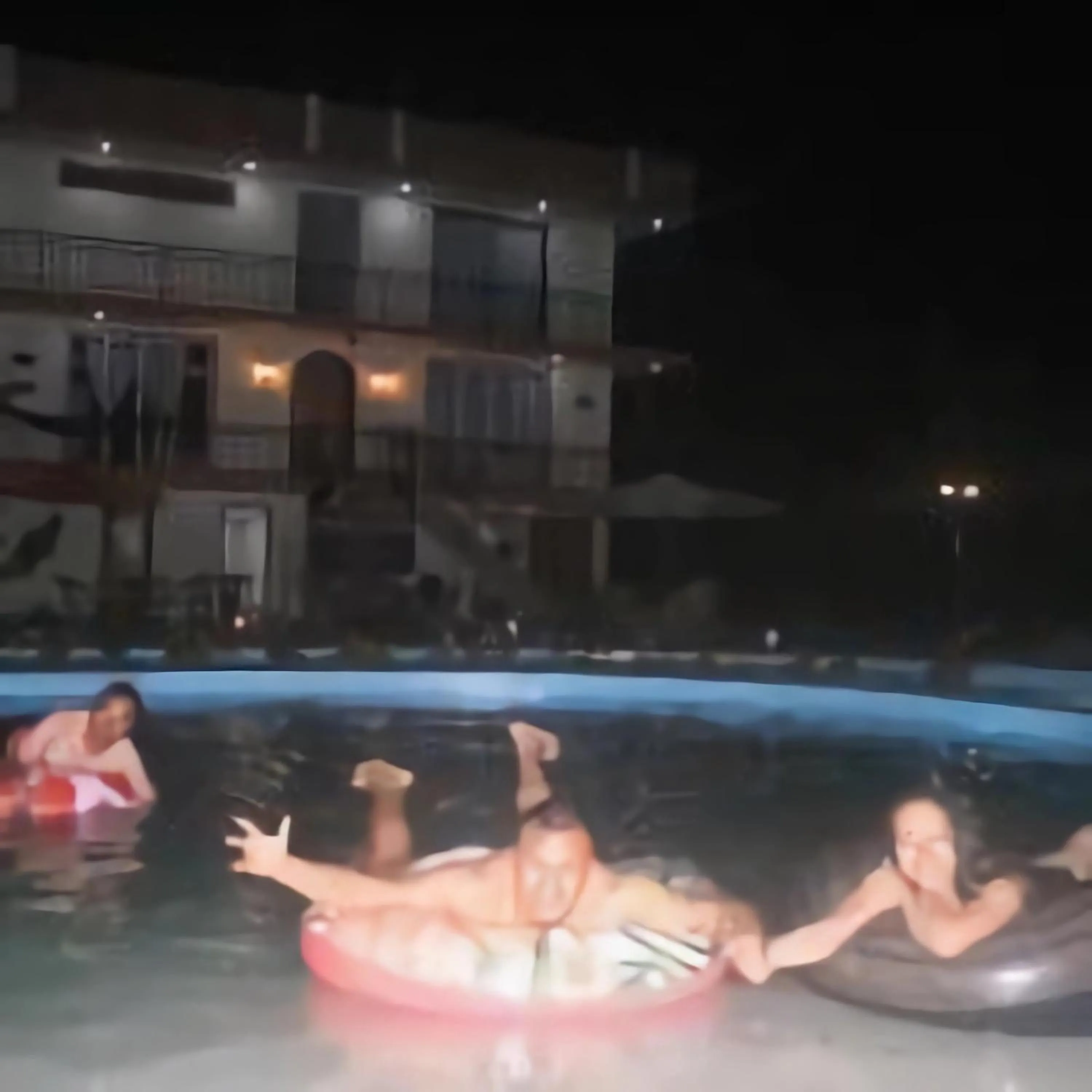 Swimming pool in Zoila's Suite Escape