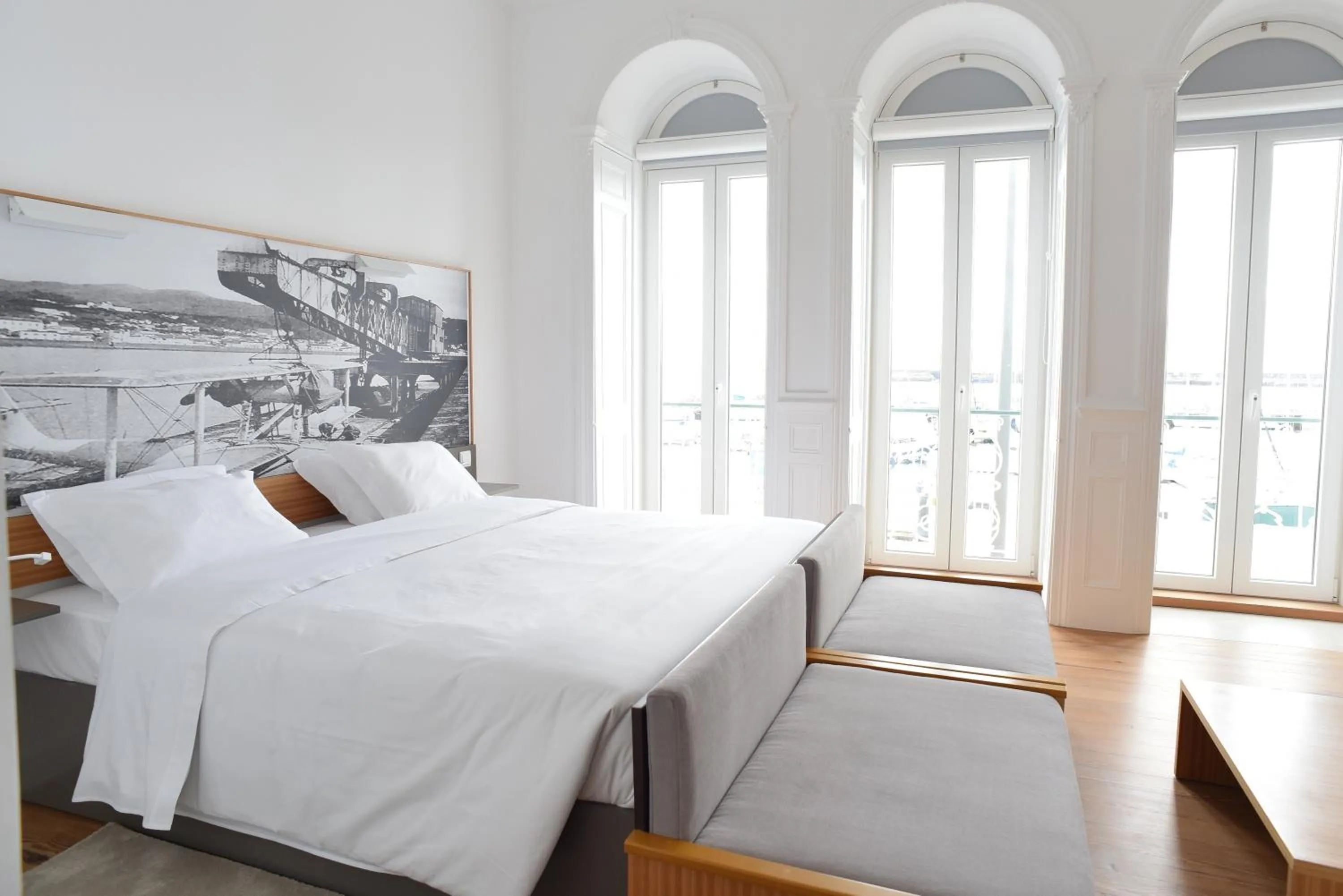 Landmark view, Bed in Internacional Azores Boutique