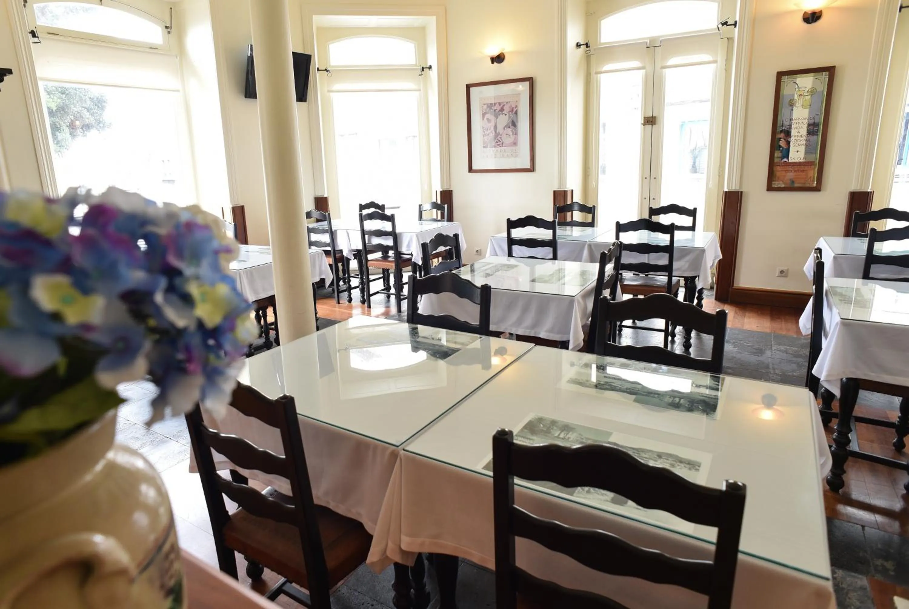 Continental breakfast in Internacional Azores Boutique