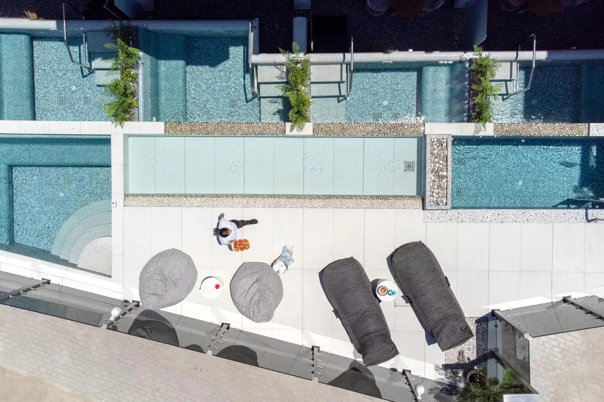 Day in Pearl SeaBreeze Suites