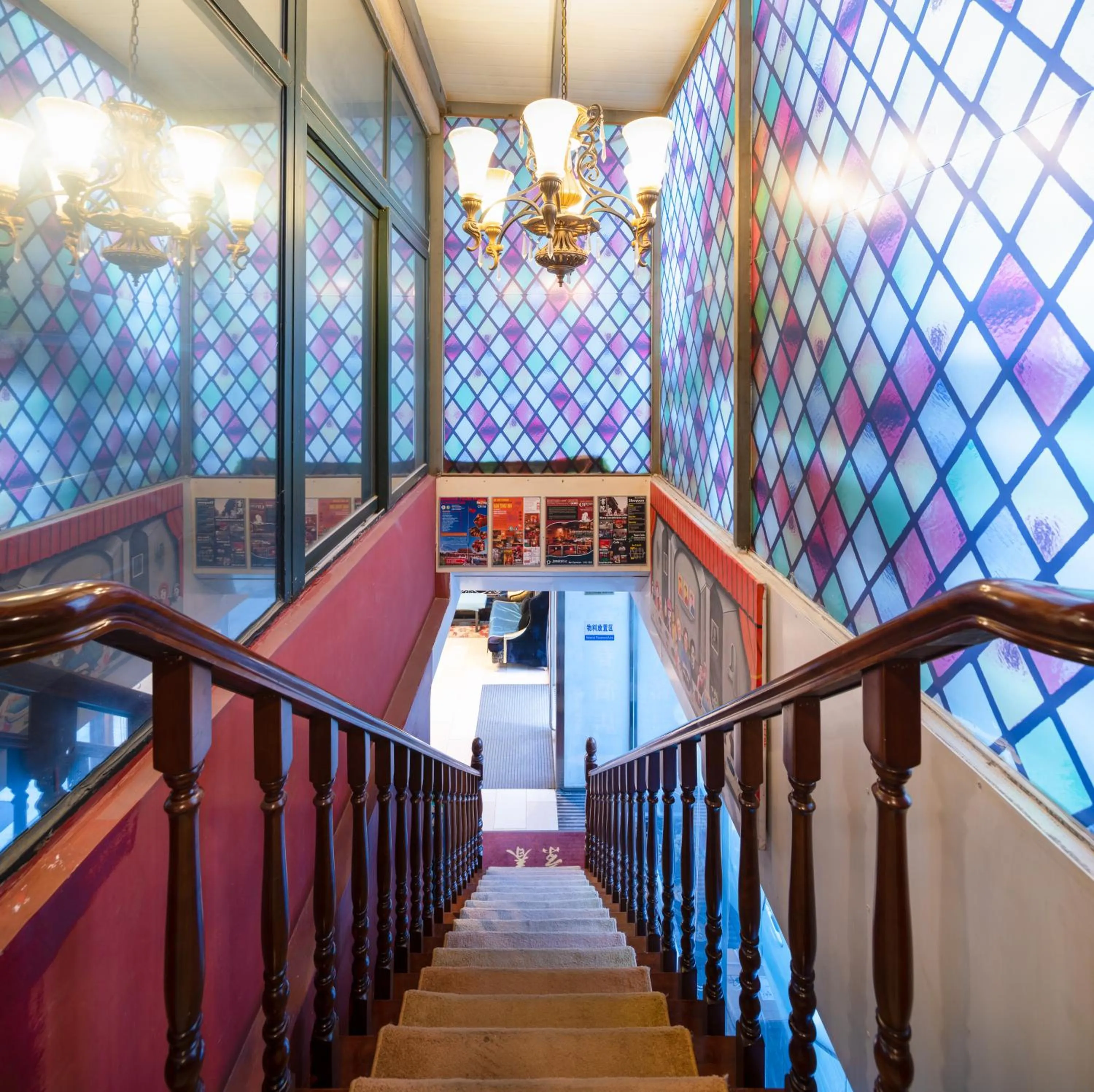 Spring Time Hostel--Nearby Tiananmen square & Forbidden City & Wangfujing Street & Line 5,6 Subway Nearby,Free WiFi