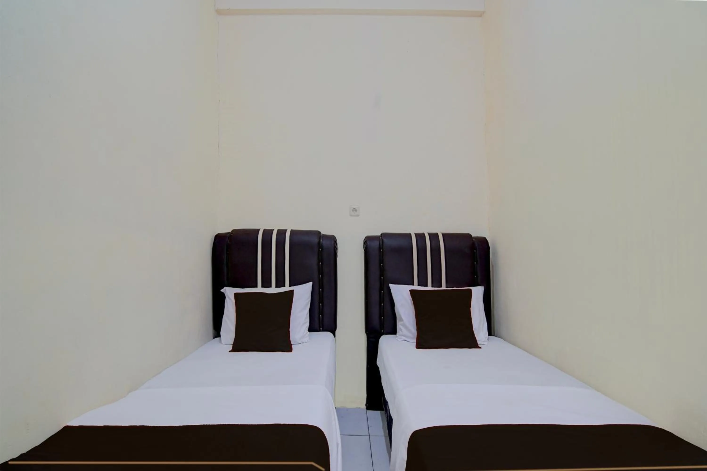 Bedroom, Bed in Hotel O Pekanbaru near Mall Ciputra Seraya formerly Lotus Inn