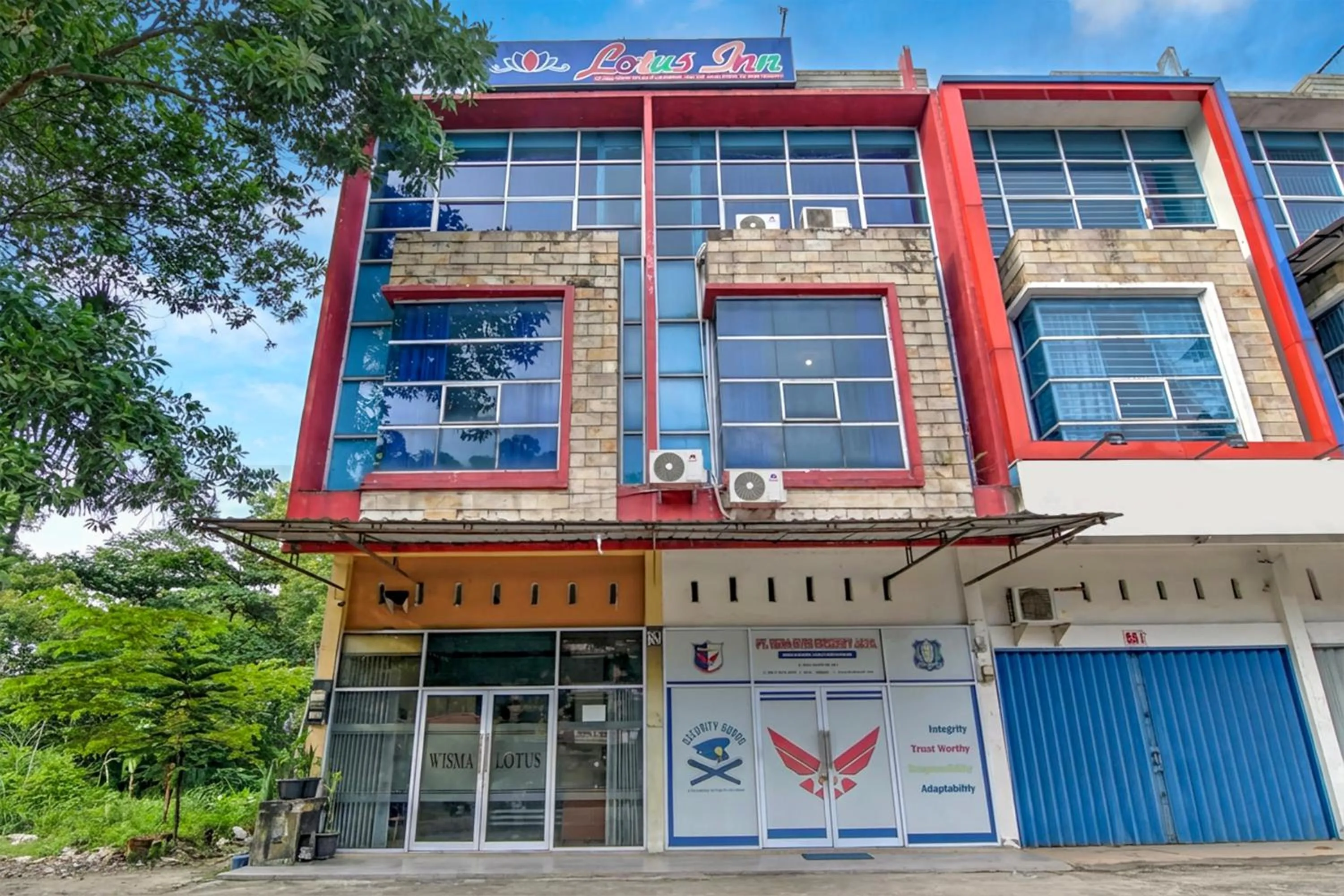 Facade/entrance in Hotel O Pekanbaru near Mall Ciputra Seraya formerly Lotus Inn