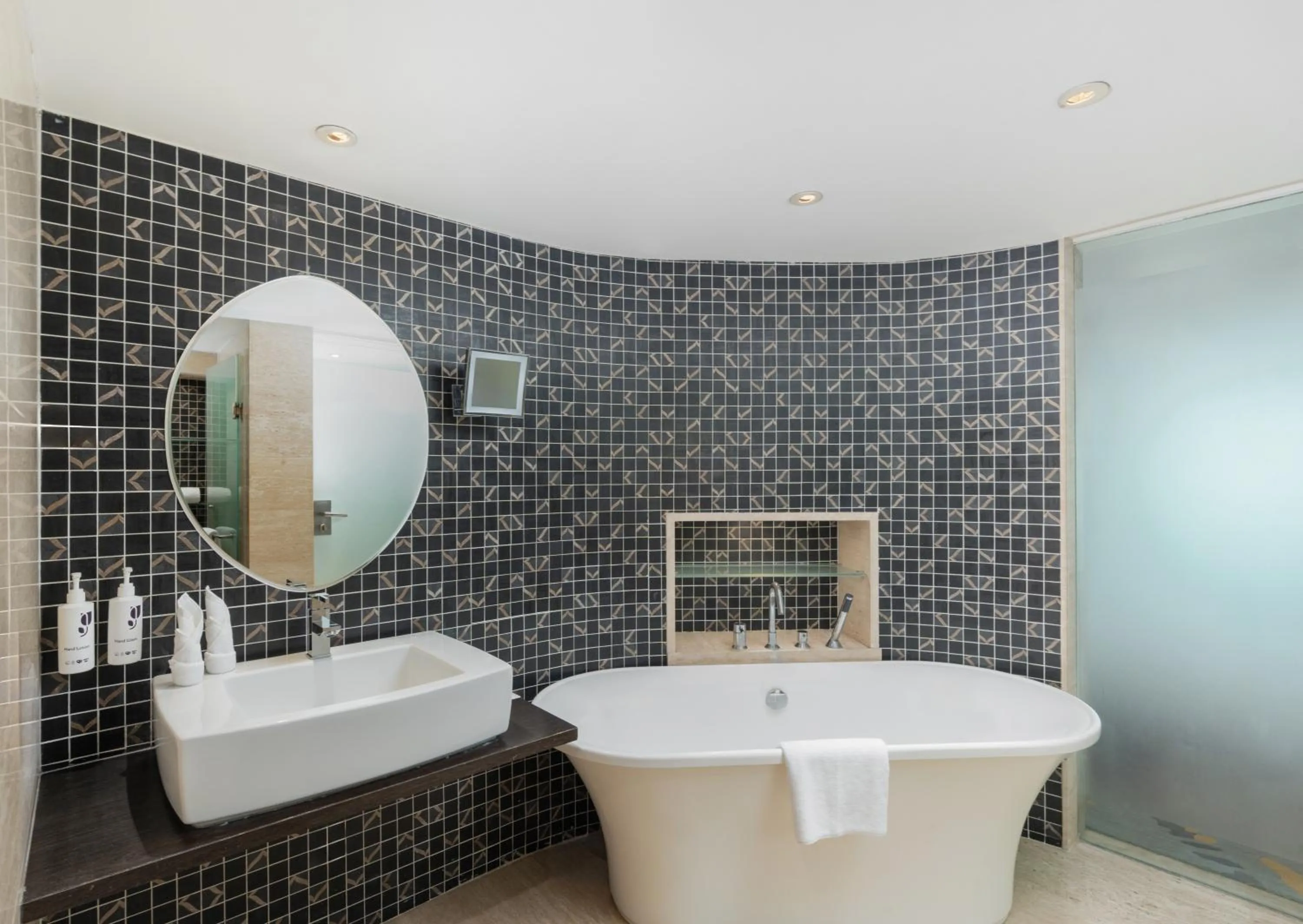 Bathroom in Country Inn & Suites By Radisson Navi Mumbai