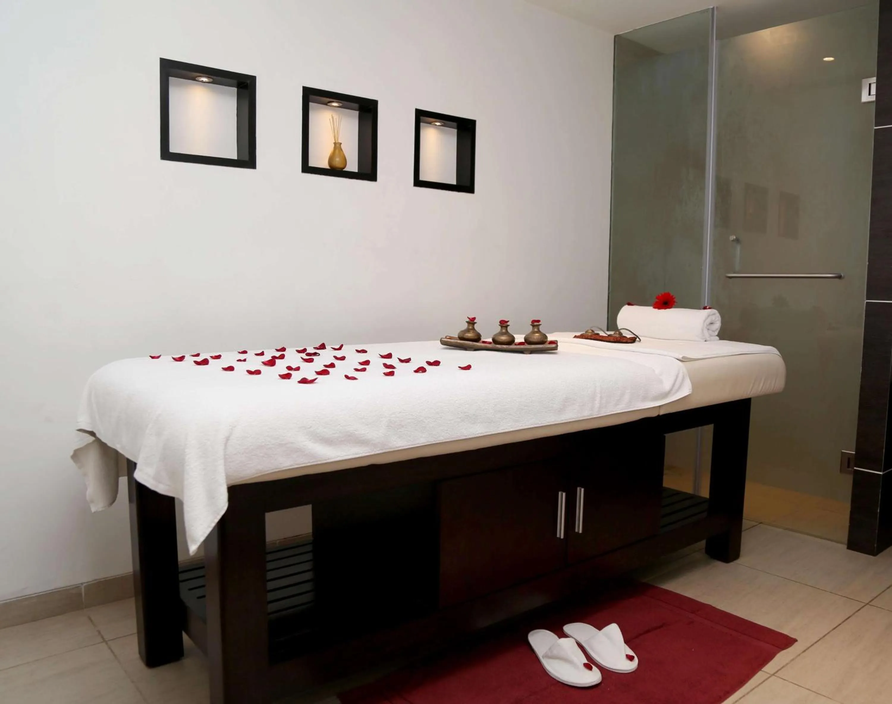 Spa and wellness centre/facilities in Country Inn & Suites By Radisson Navi Mumbai