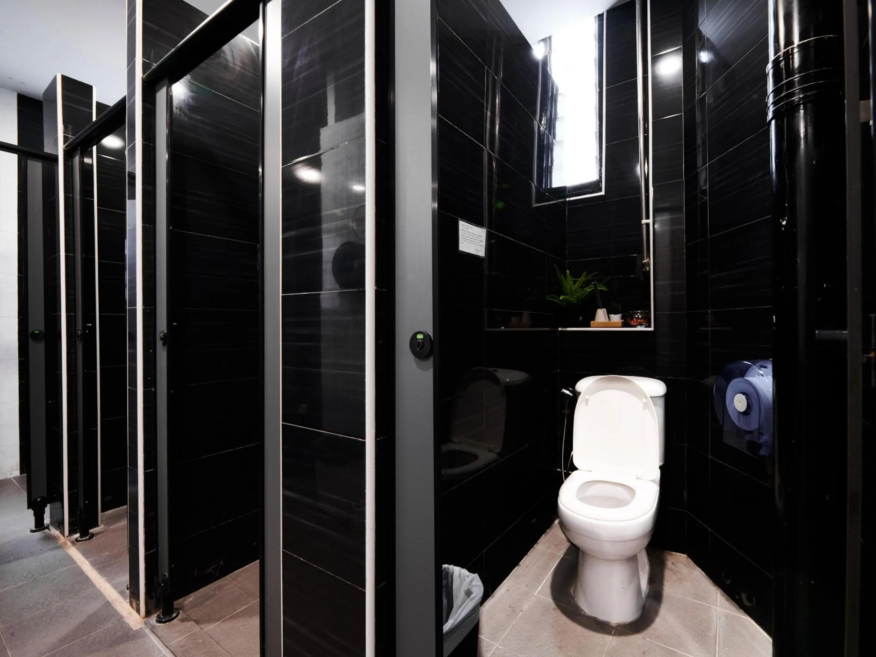 Toilet in BEAT. Sports Hostel