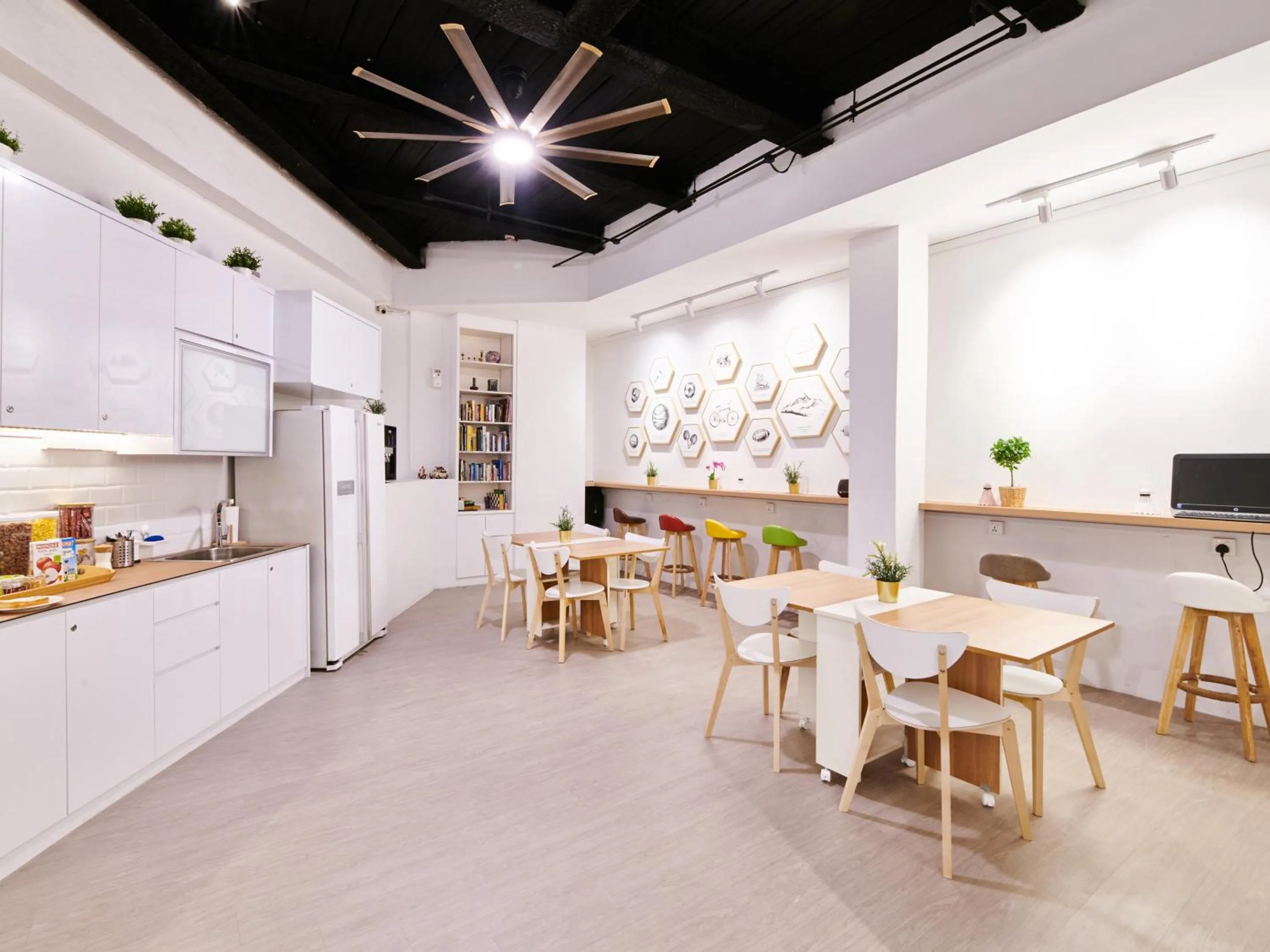 Lounge or bar in BEAT. Sports Hostel