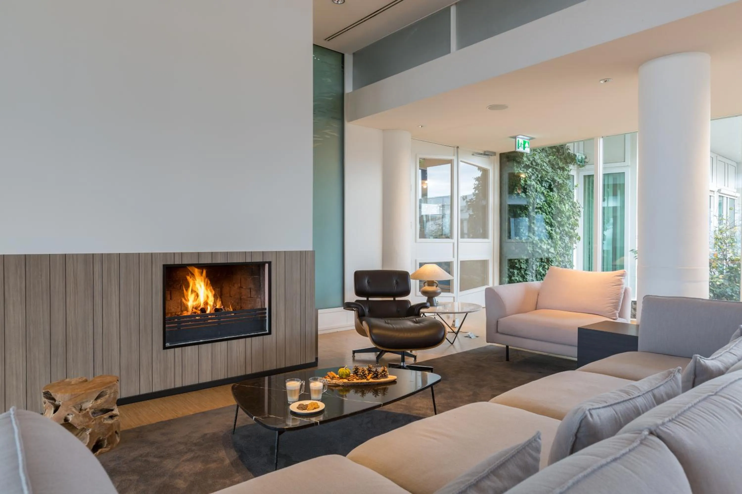 Communal lounge/ TV room in Hotel de Baak Seaside