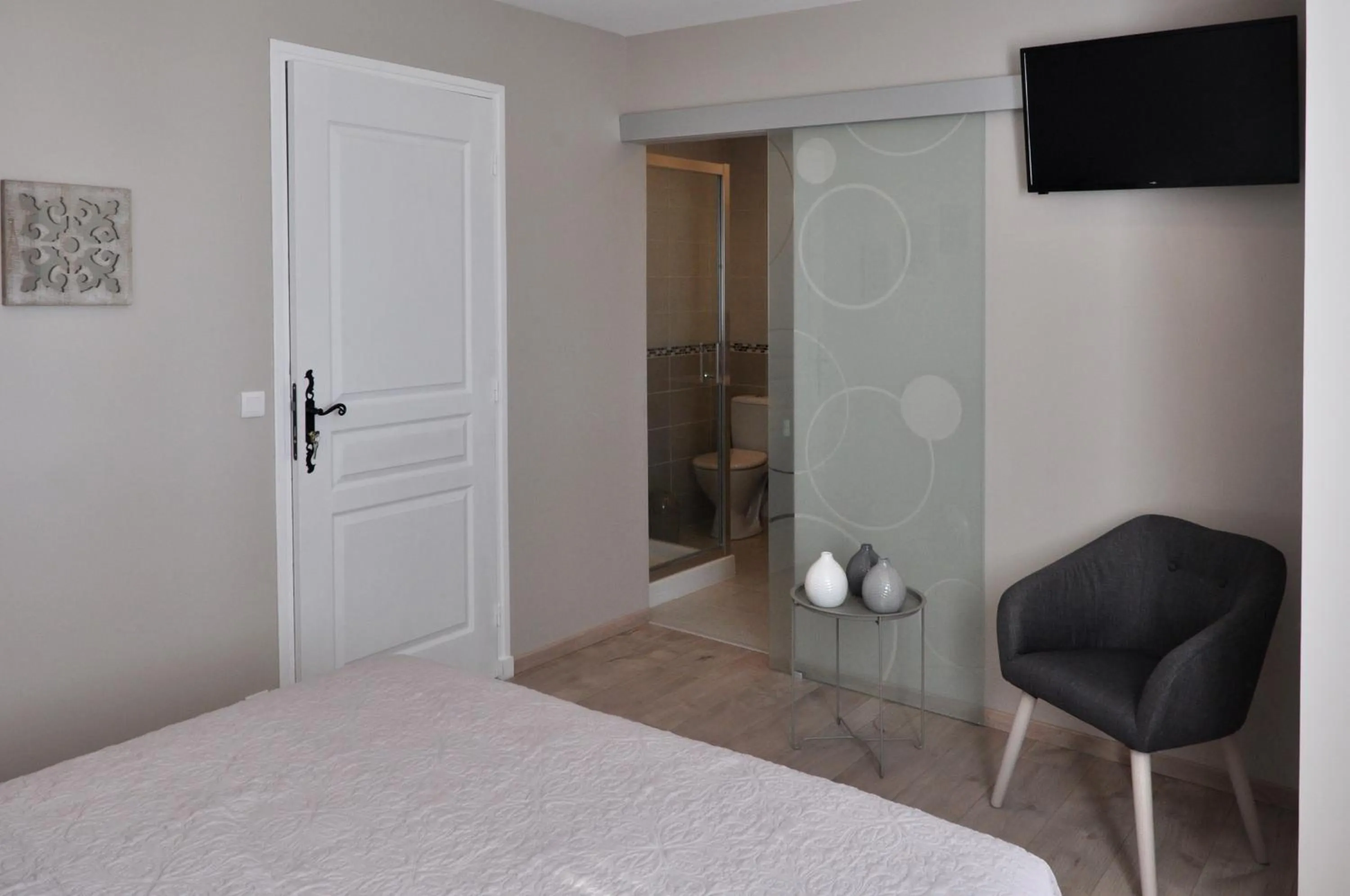 Shower, Bed in A l'Orée Des Vignes