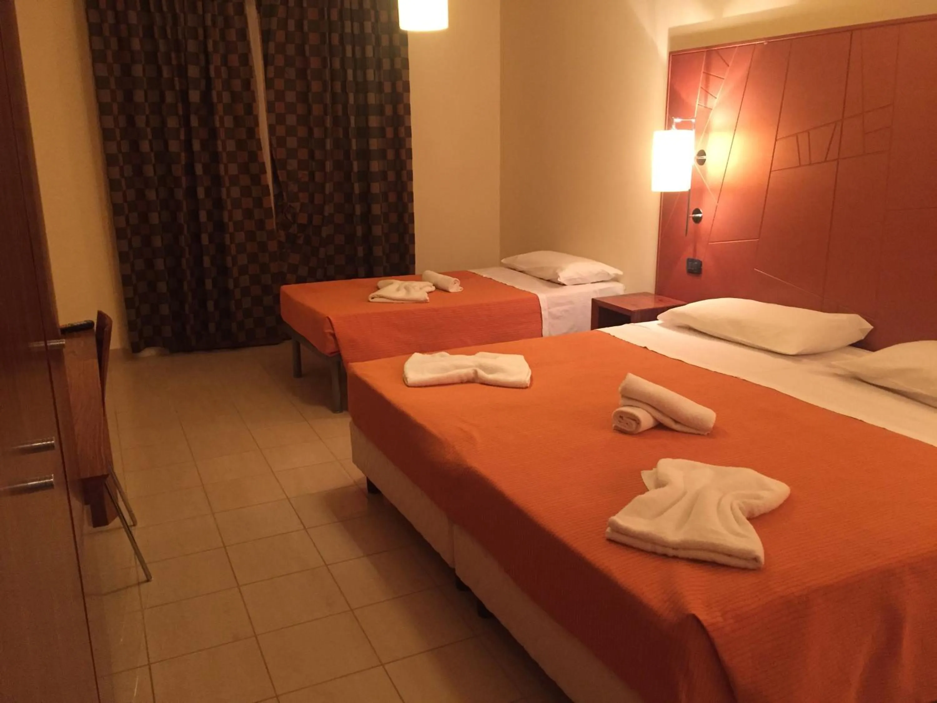 Bed in Laghi Room Only