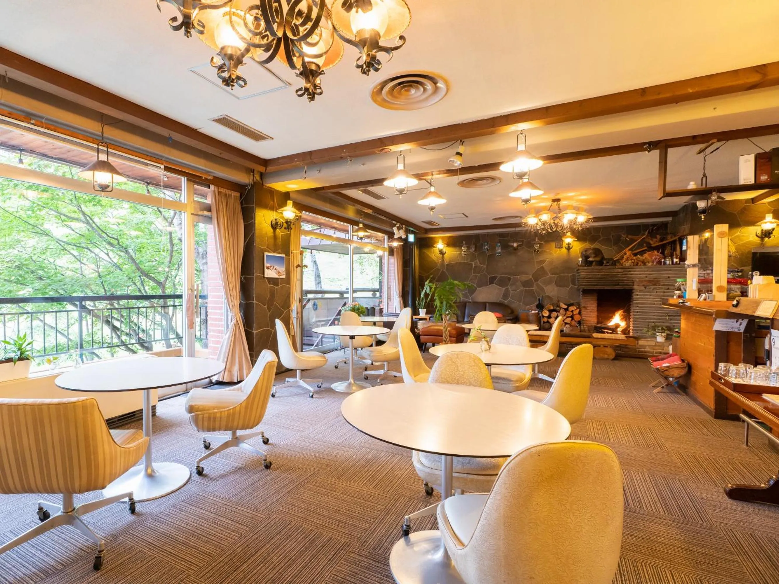 Restaurant/places to eat in Villa Alpen