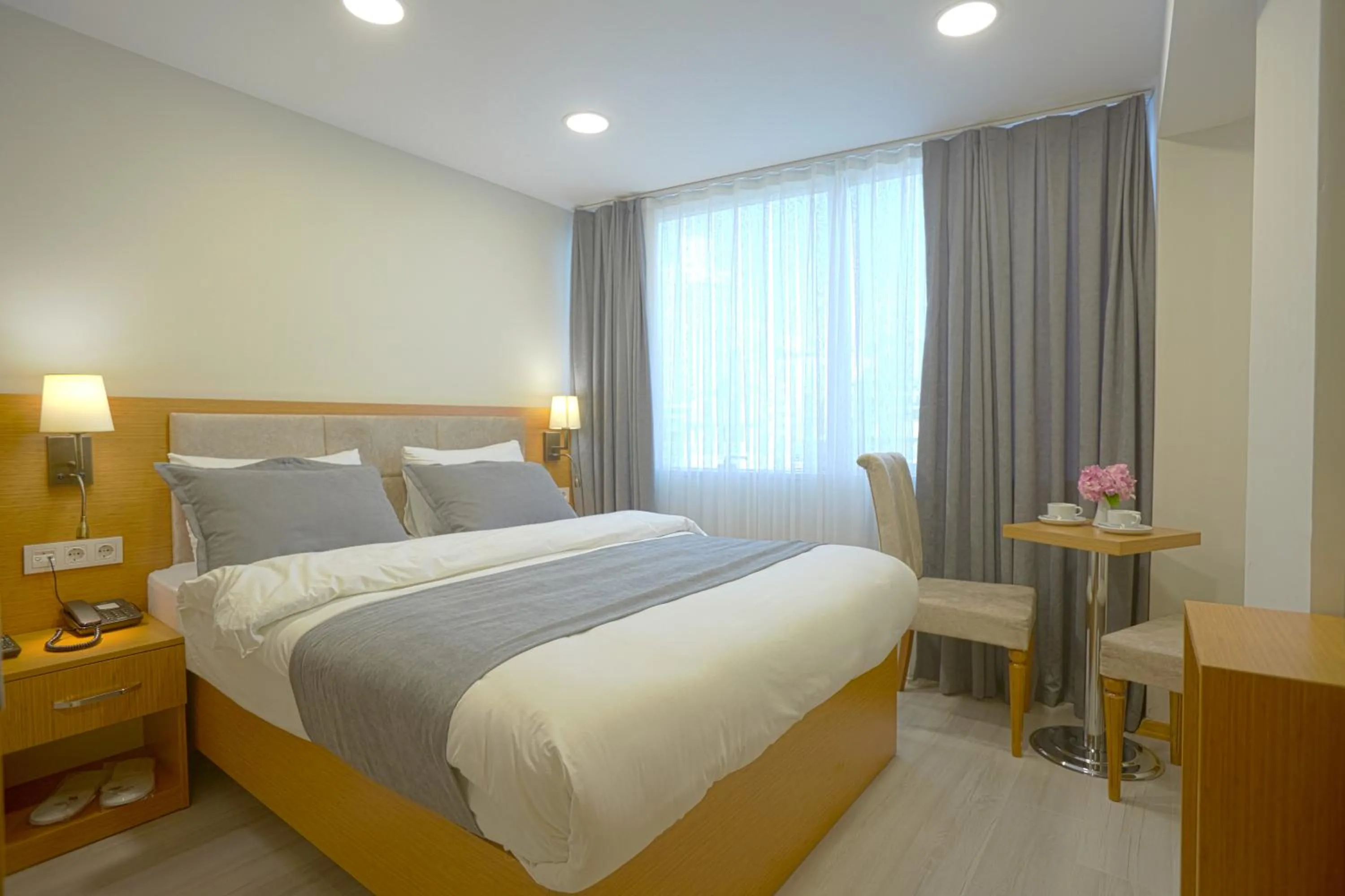 Photo of the whole room, Bed in Kartal Palace Taksim Square FAMILY HOTEL