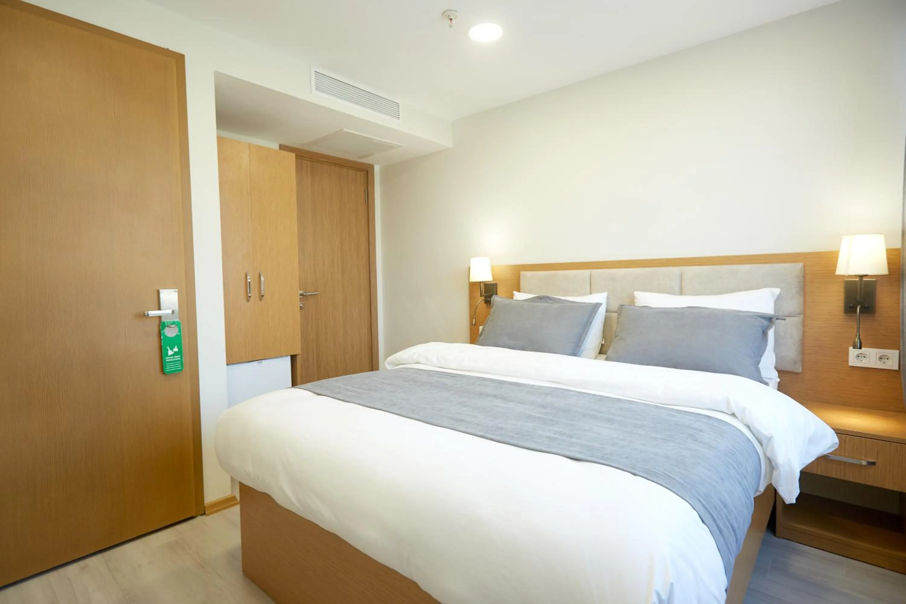 Photo of the whole room, Bed in Kartal Palace Taksim Square FAMILY HOTEL