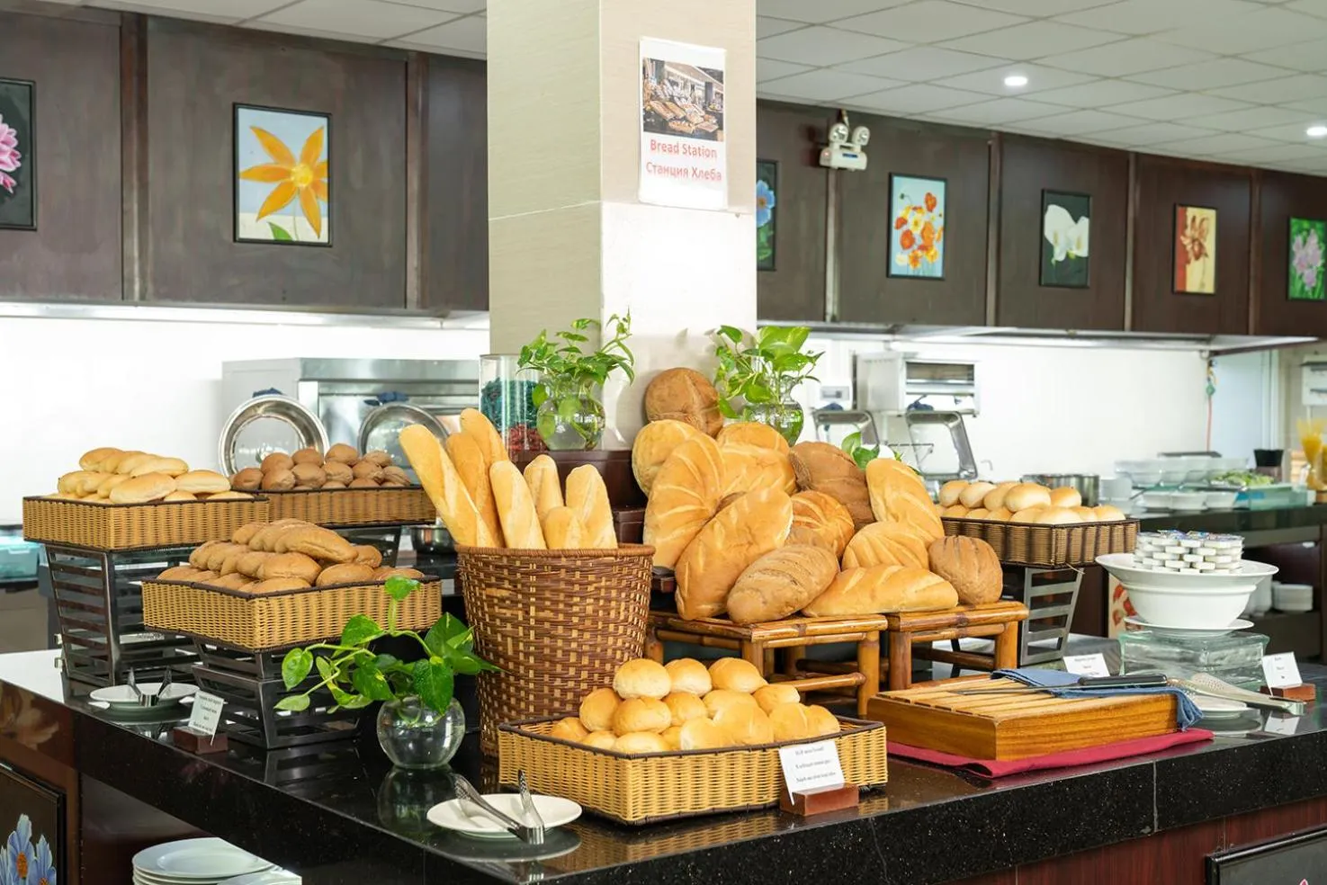 Restaurant/places to eat in The Sailing Bay Beach Resort