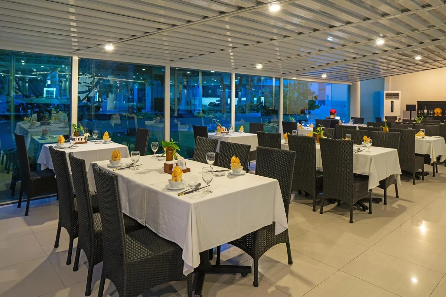 Restaurant/places to eat in The Sailing Bay Beach Resort