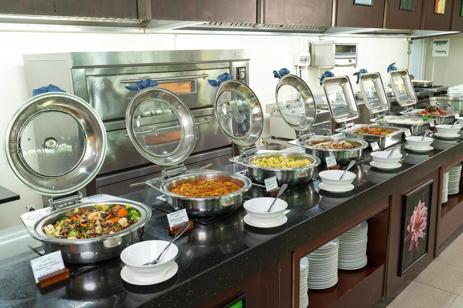 Restaurant/places to eat in The Sailing Bay Beach Resort