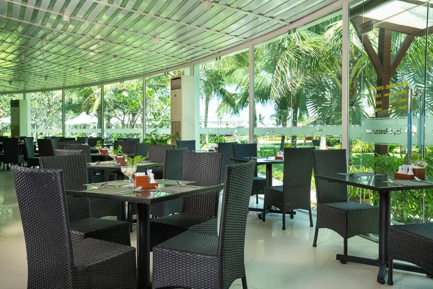 Restaurant/places to eat in The Sailing Bay Beach Resort