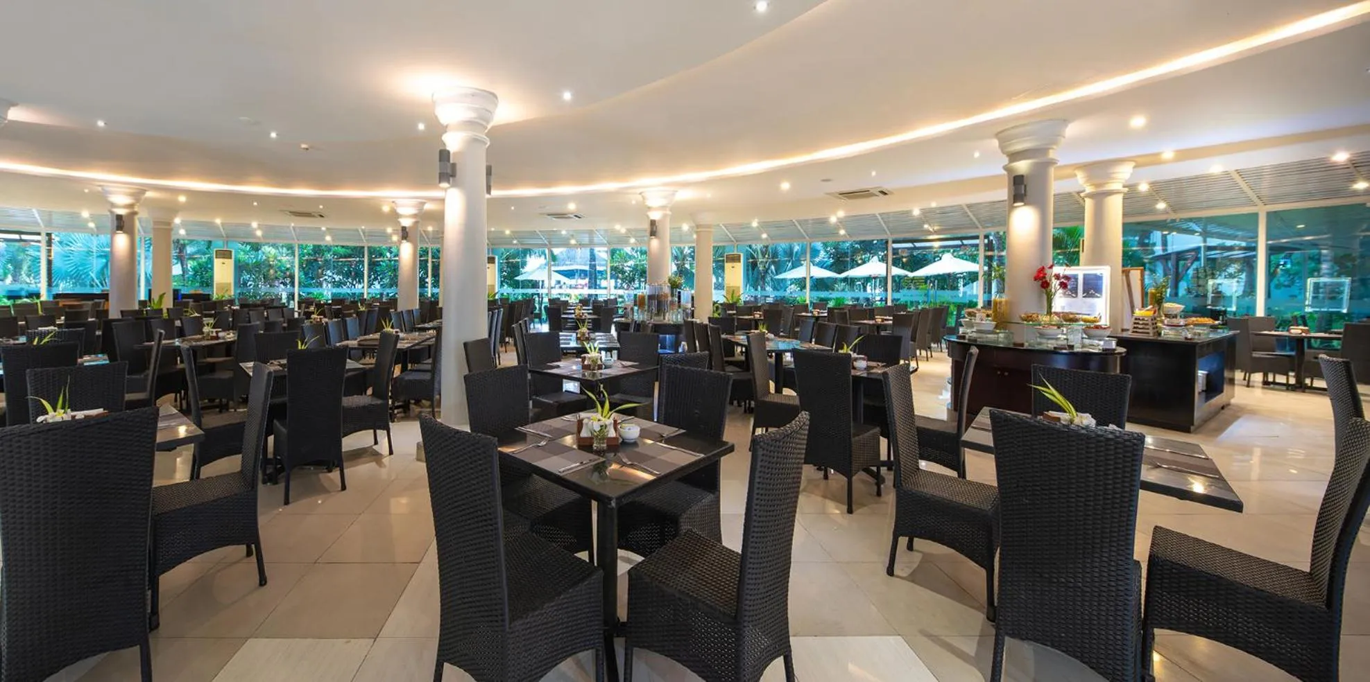 Restaurant/places to eat in The Sailing Bay Beach Resort