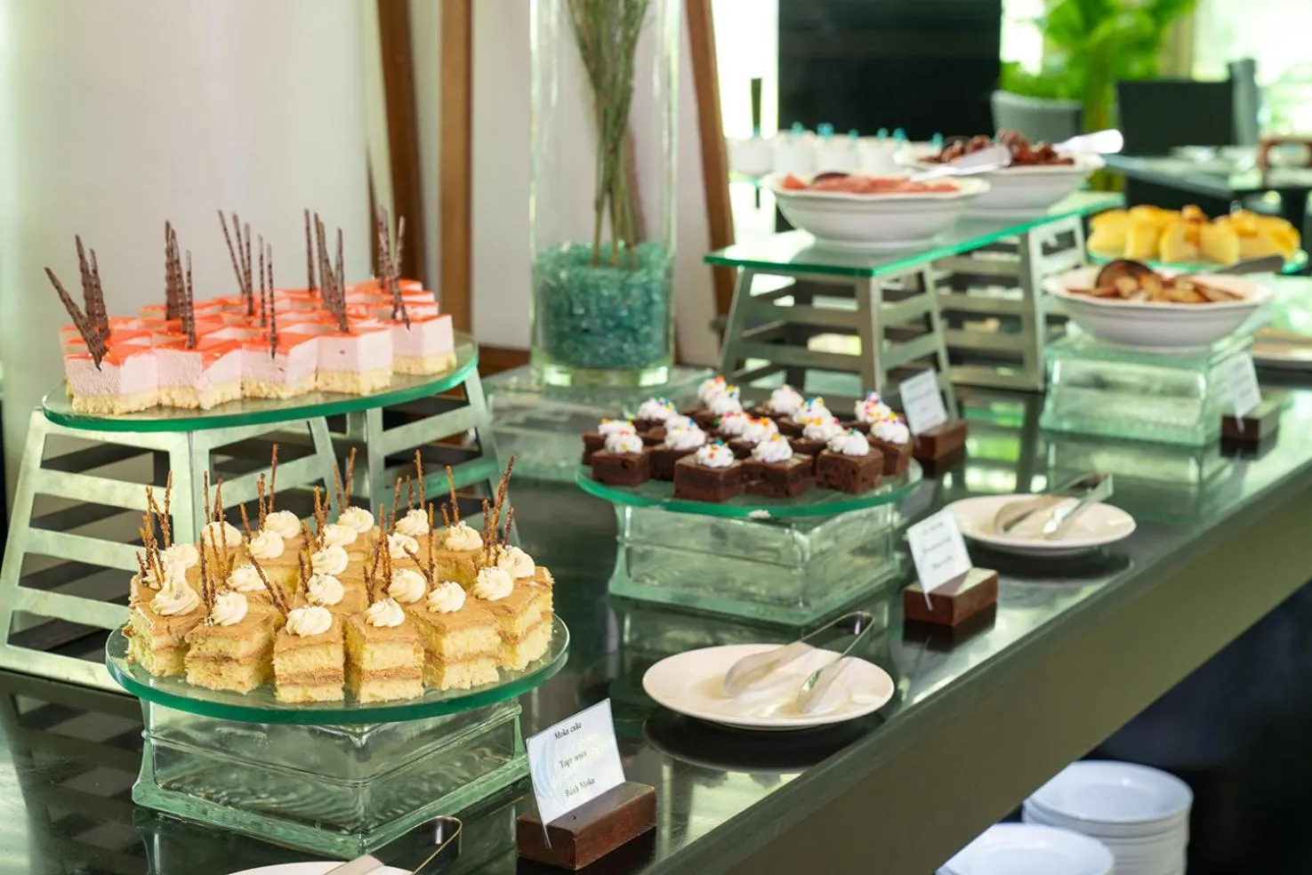 Restaurant/places to eat in The Sailing Bay Beach Resort