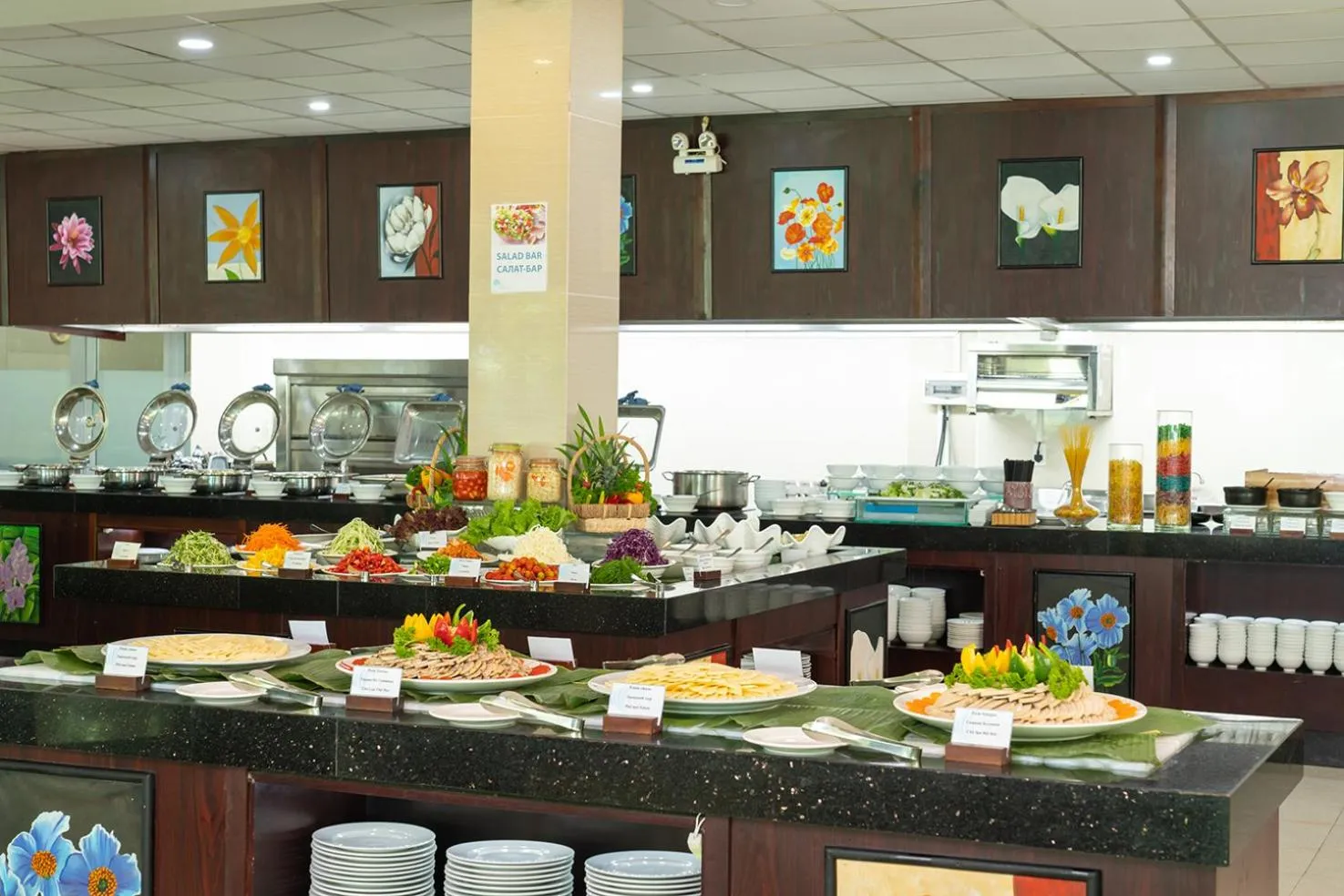 Restaurant/places to eat in The Sailing Bay Beach Resort