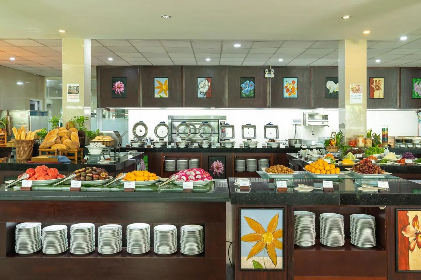 Restaurant/places to eat in The Sailing Bay Beach Resort