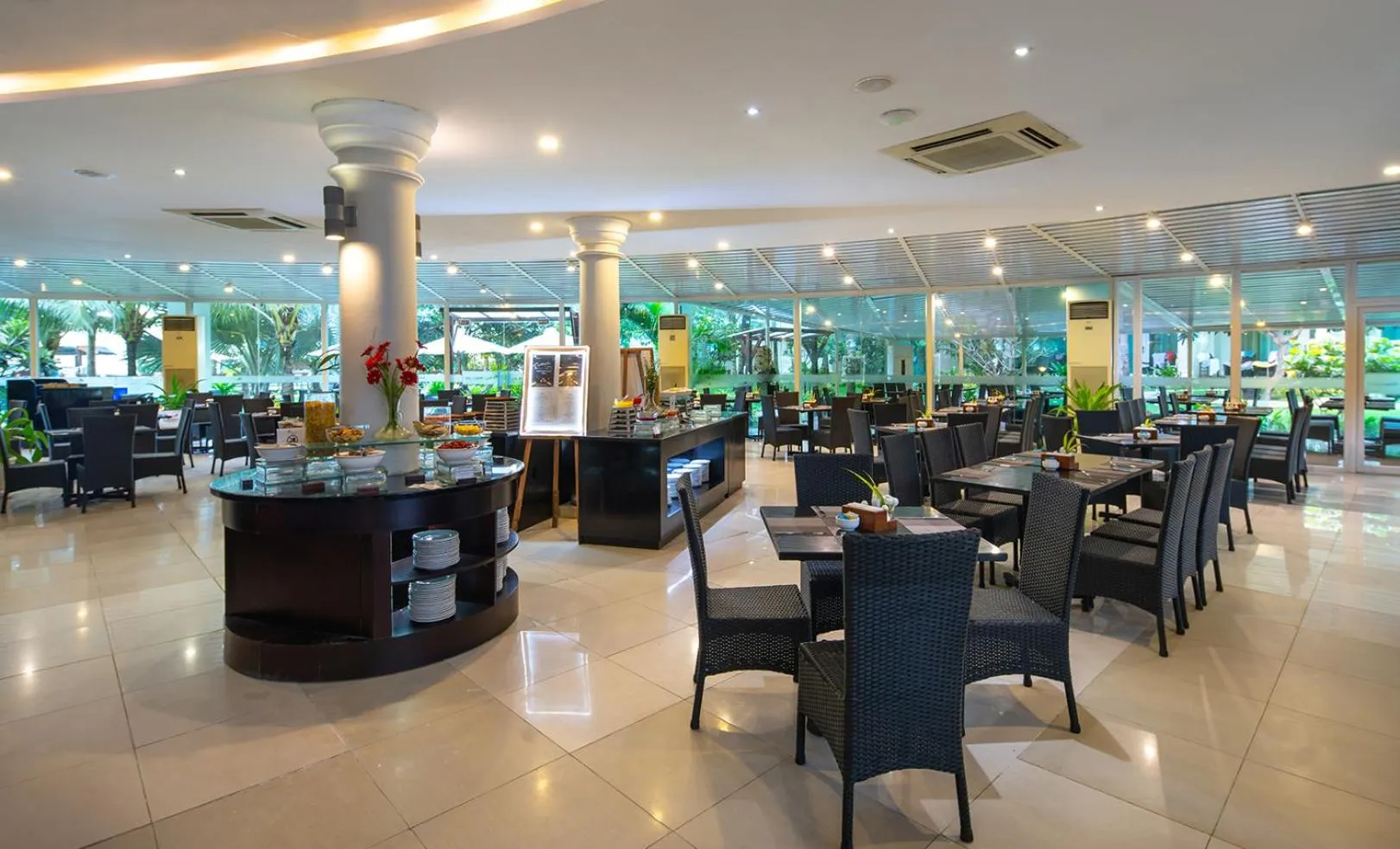 Restaurant/places to eat in The Sailing Bay Beach Resort