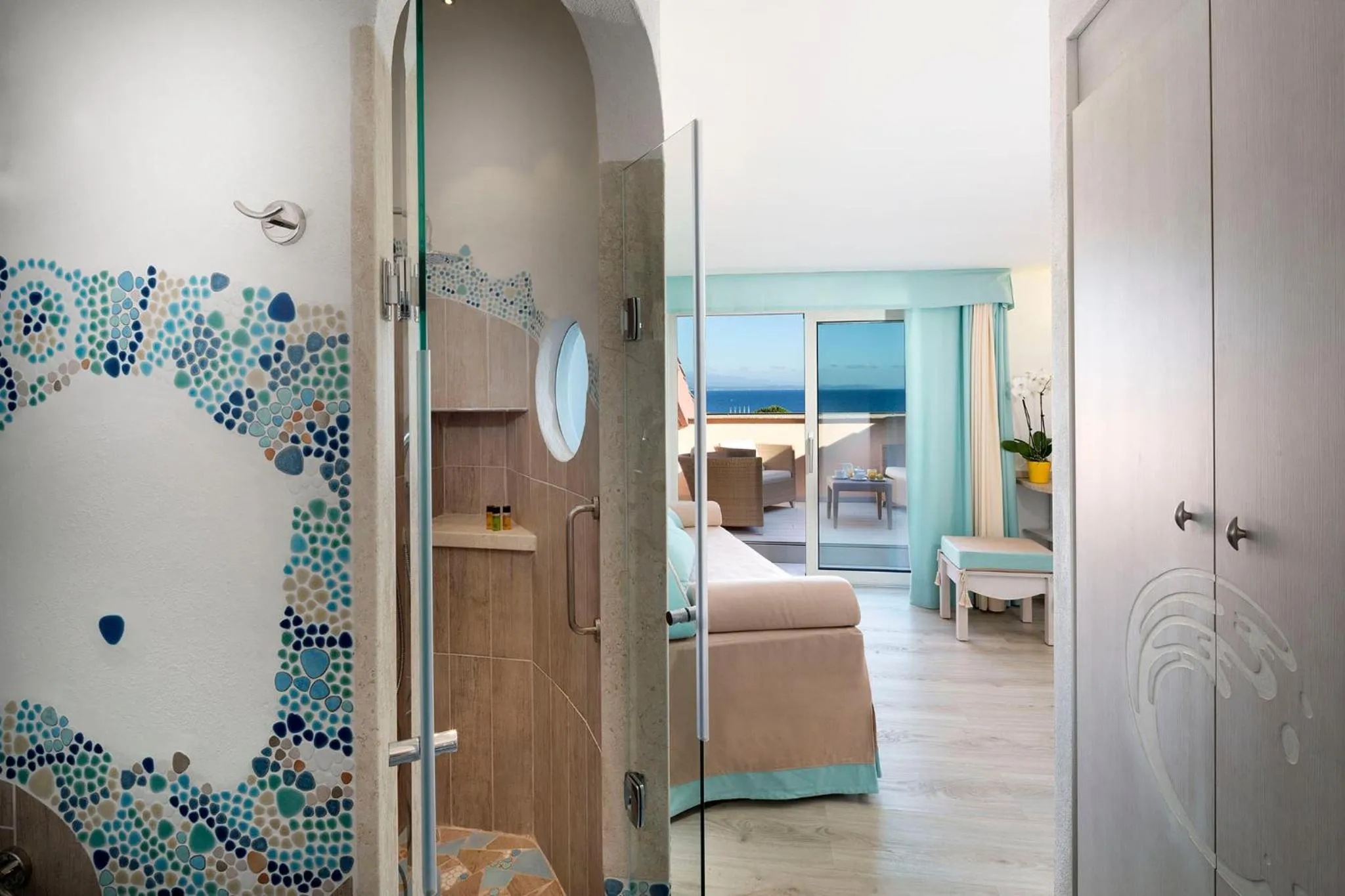 Shower, Bed in Hotel Corallaro