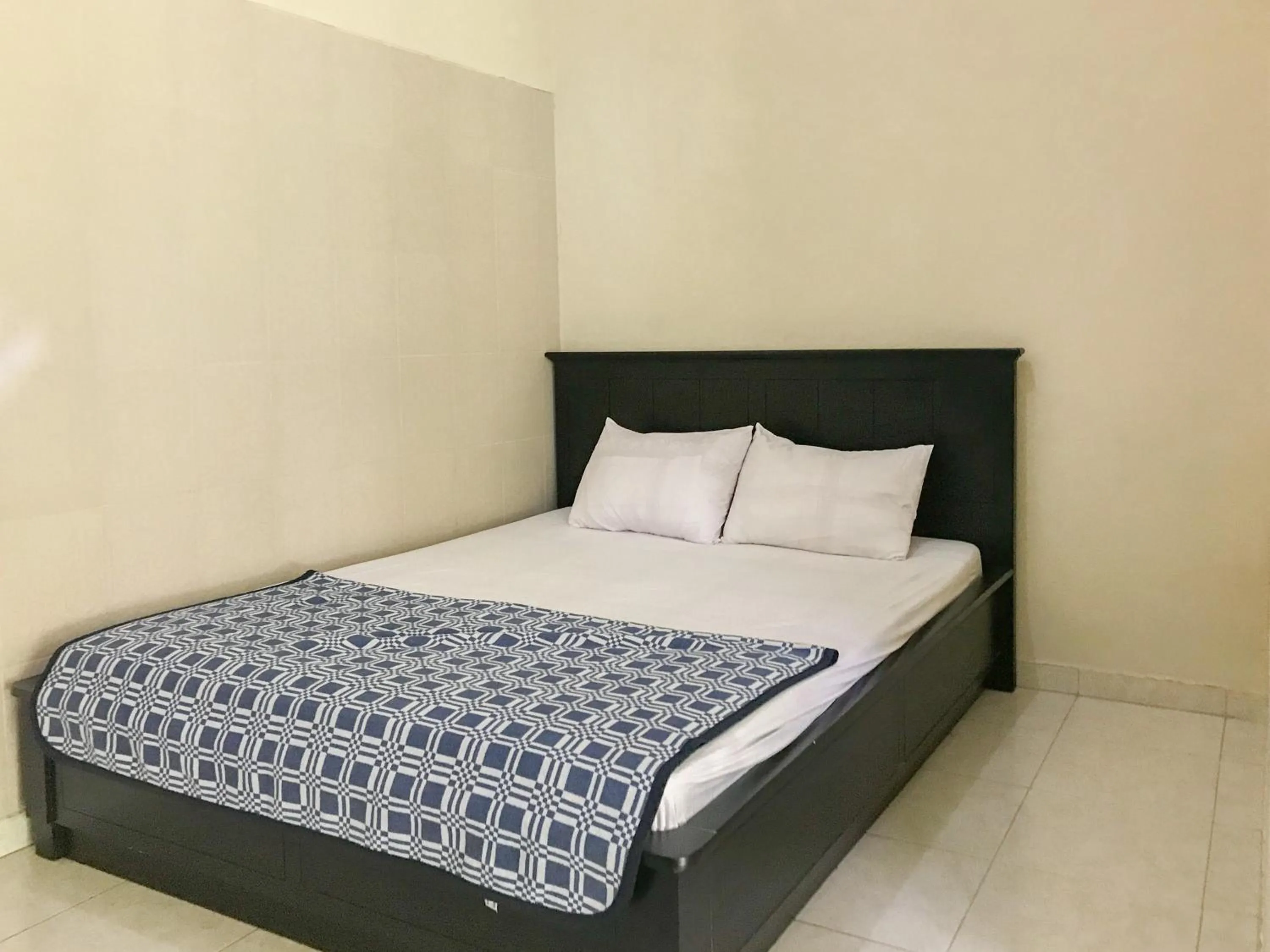 Bedroom, Bed in Villa Bunga Guest House RedPartner